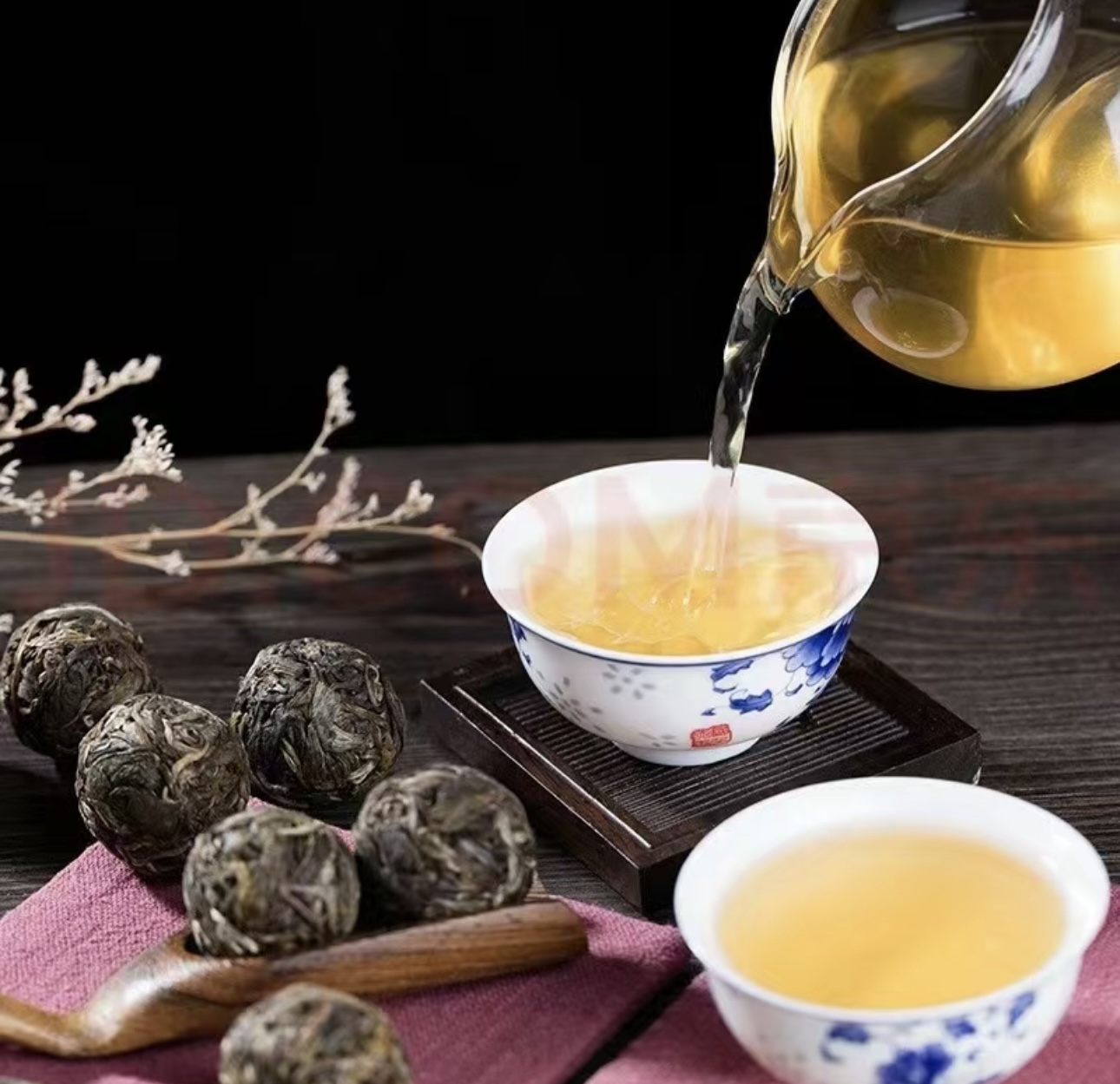 圆润可爱的龙珠，凝聚着茶叶的精华。沸水冲 配图3