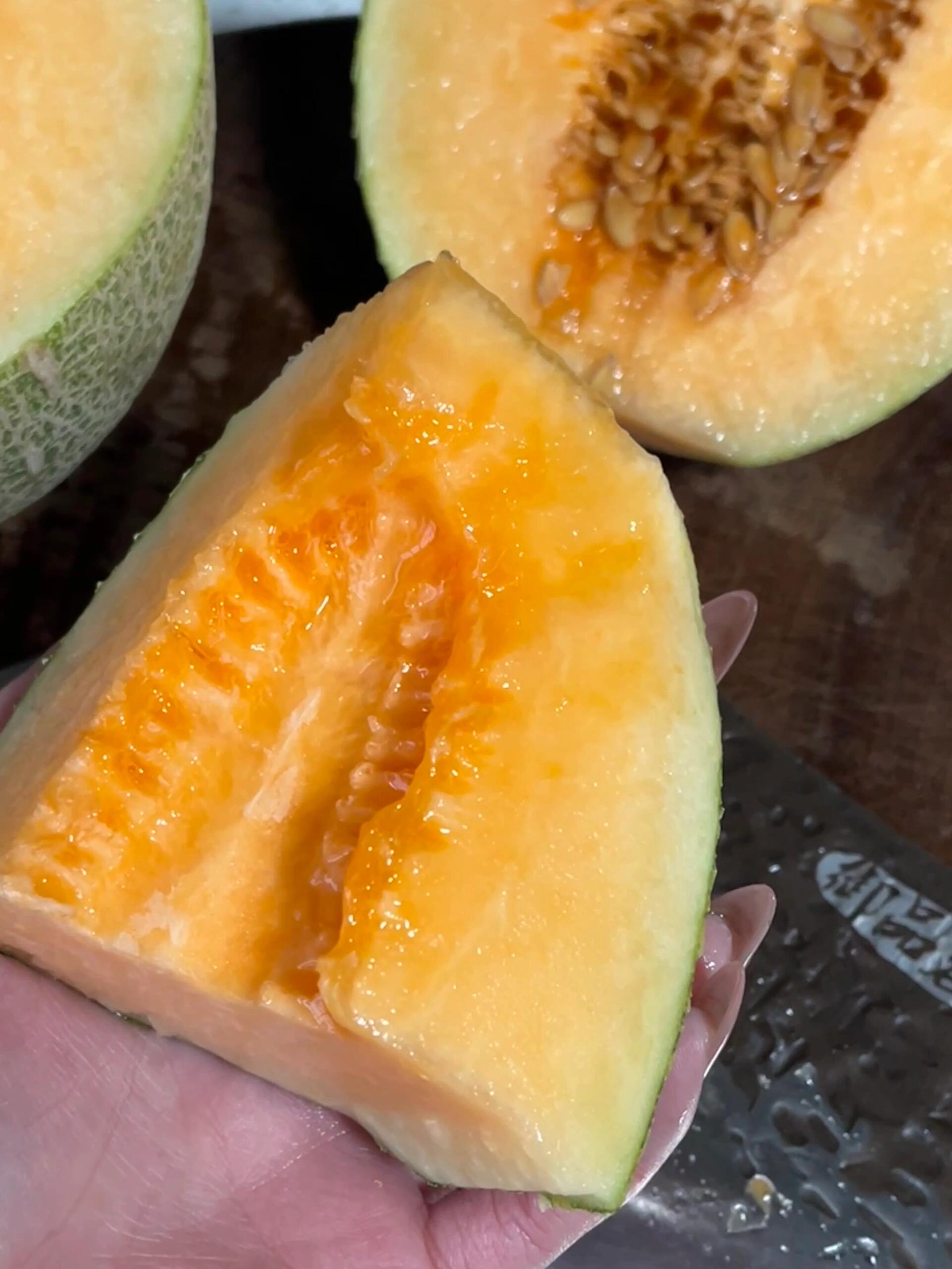 🍈哈密甜瓜清爽甜蜜！ 果肉绵密细腻，一口 配图1