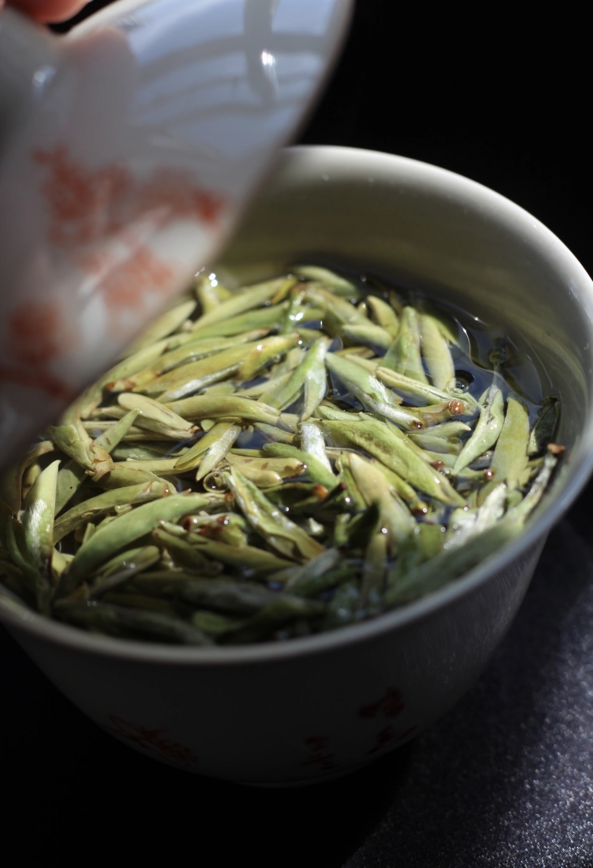 高端白茶礼，首选老枞银针。 古树原料，品 配图1