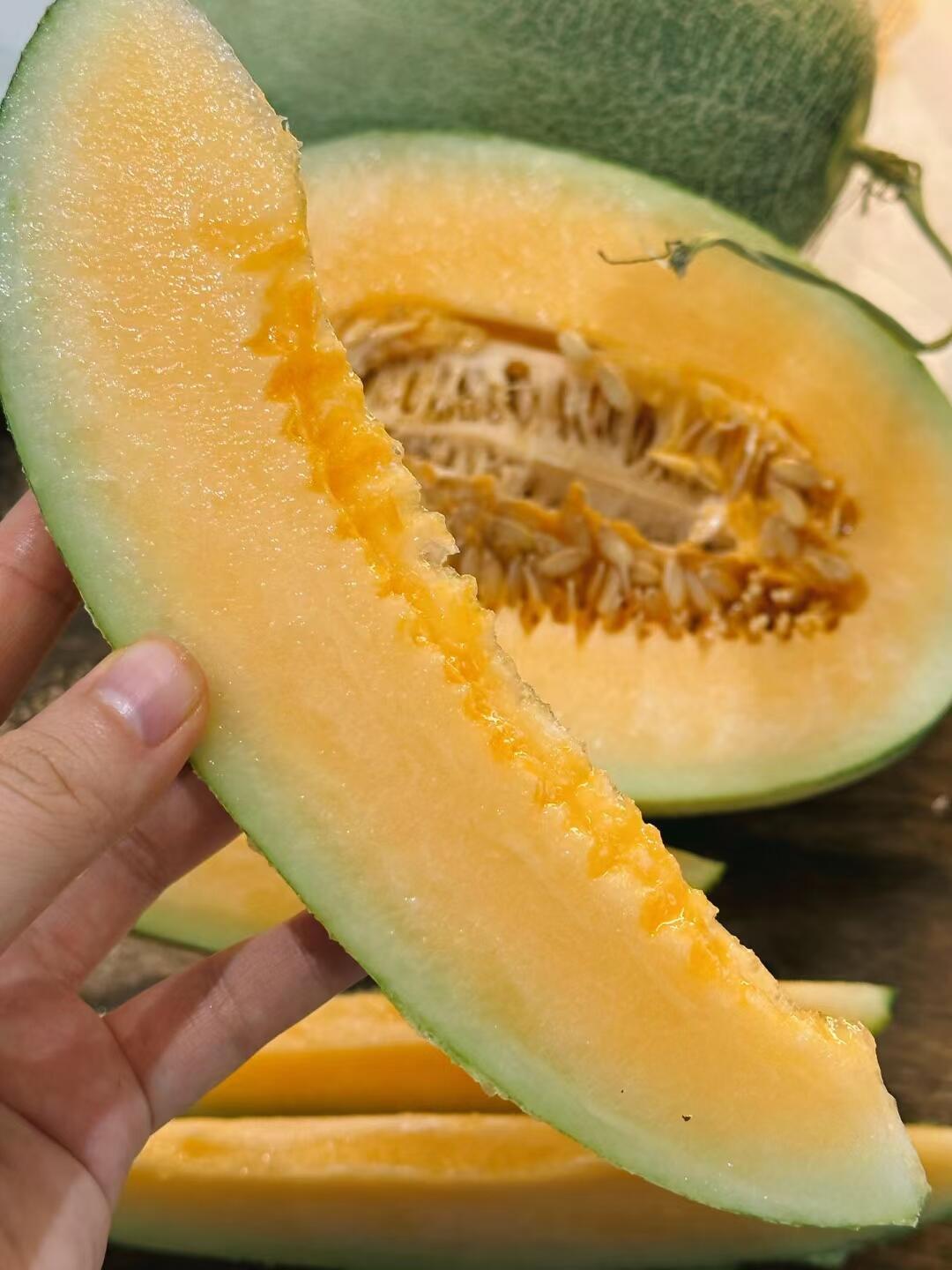 这个季节 没有什么比吃西州蜜瓜🍈更棒的了 配图1