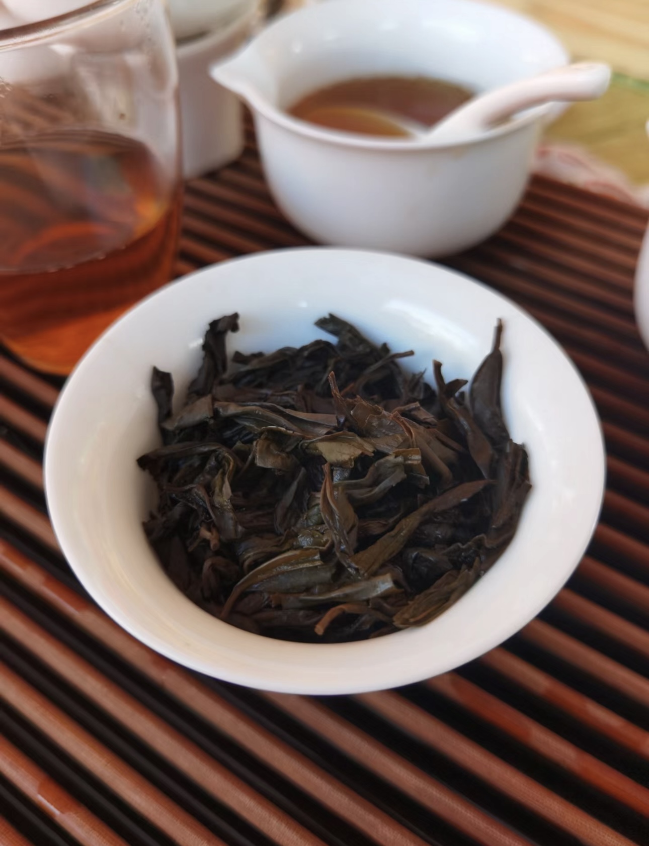 叶片精致，茶香四溢，那浓郁的桂皮香中还混 配图2