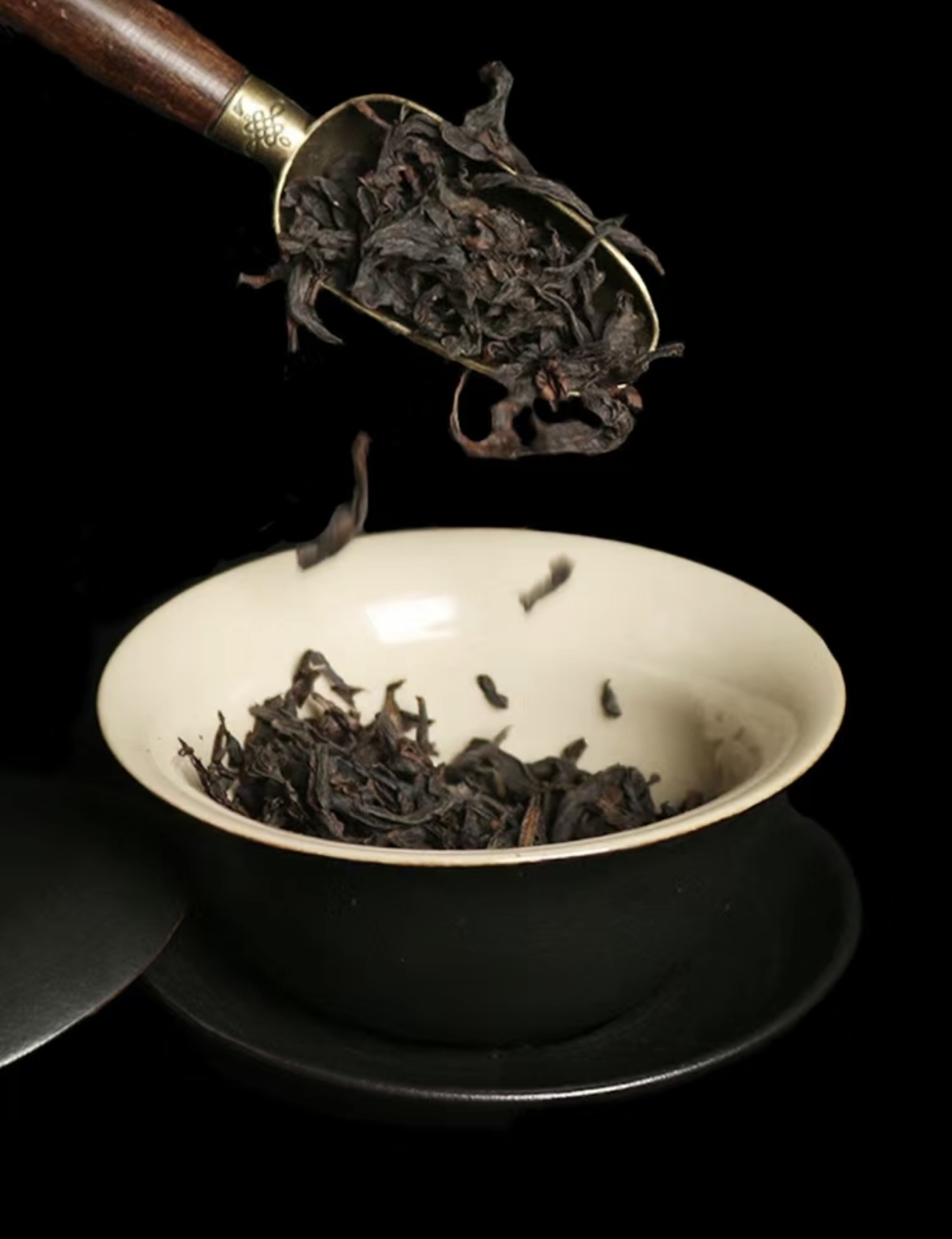 茶，是生活的诗意。我们精选的每一片茶叶， 配图1