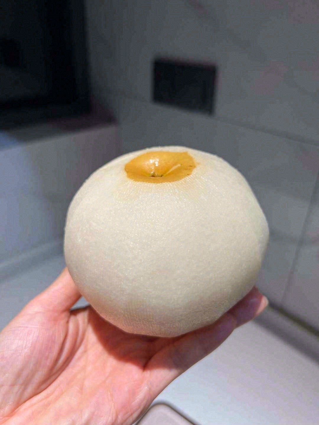 一花一秋月🌙 一梨一世界🌈。 吃过秋月， 配图1