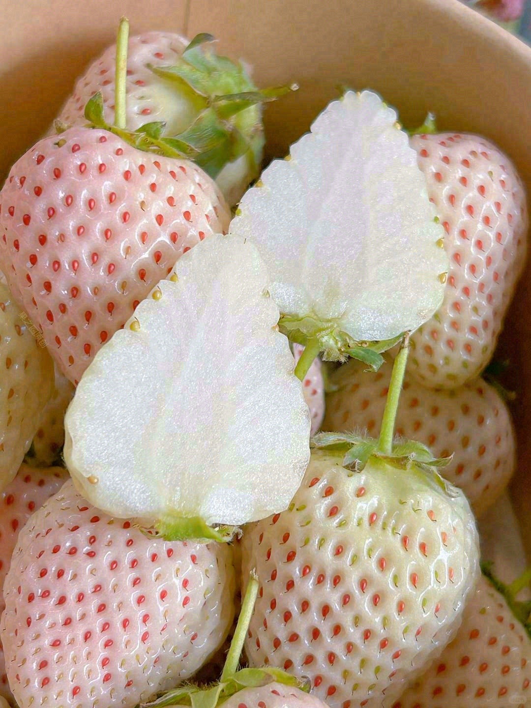 🍓白雪公主草莓软糯梦幻 果皮微透粉红，香 配图1