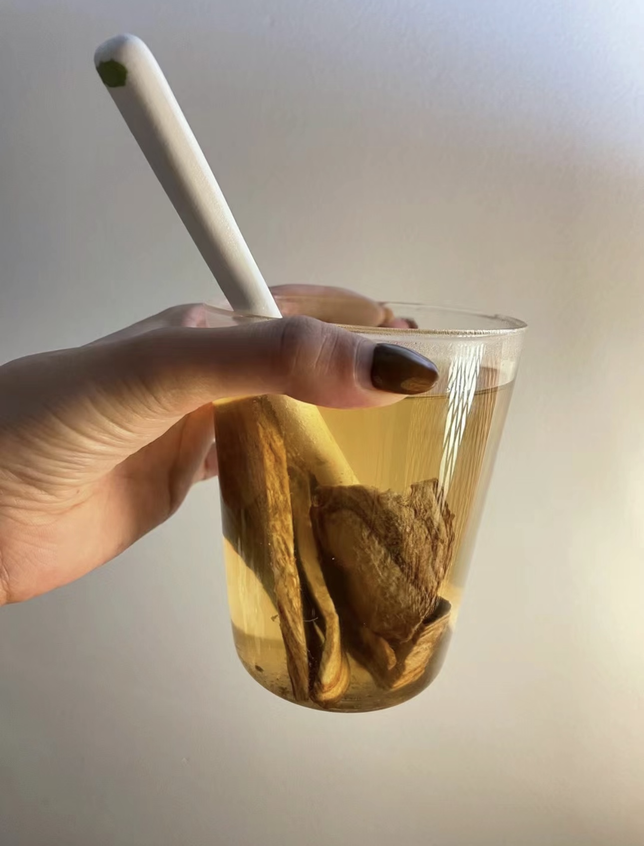在这平凡又特别的一天，邂逅一杯葛根茶。它 配图2