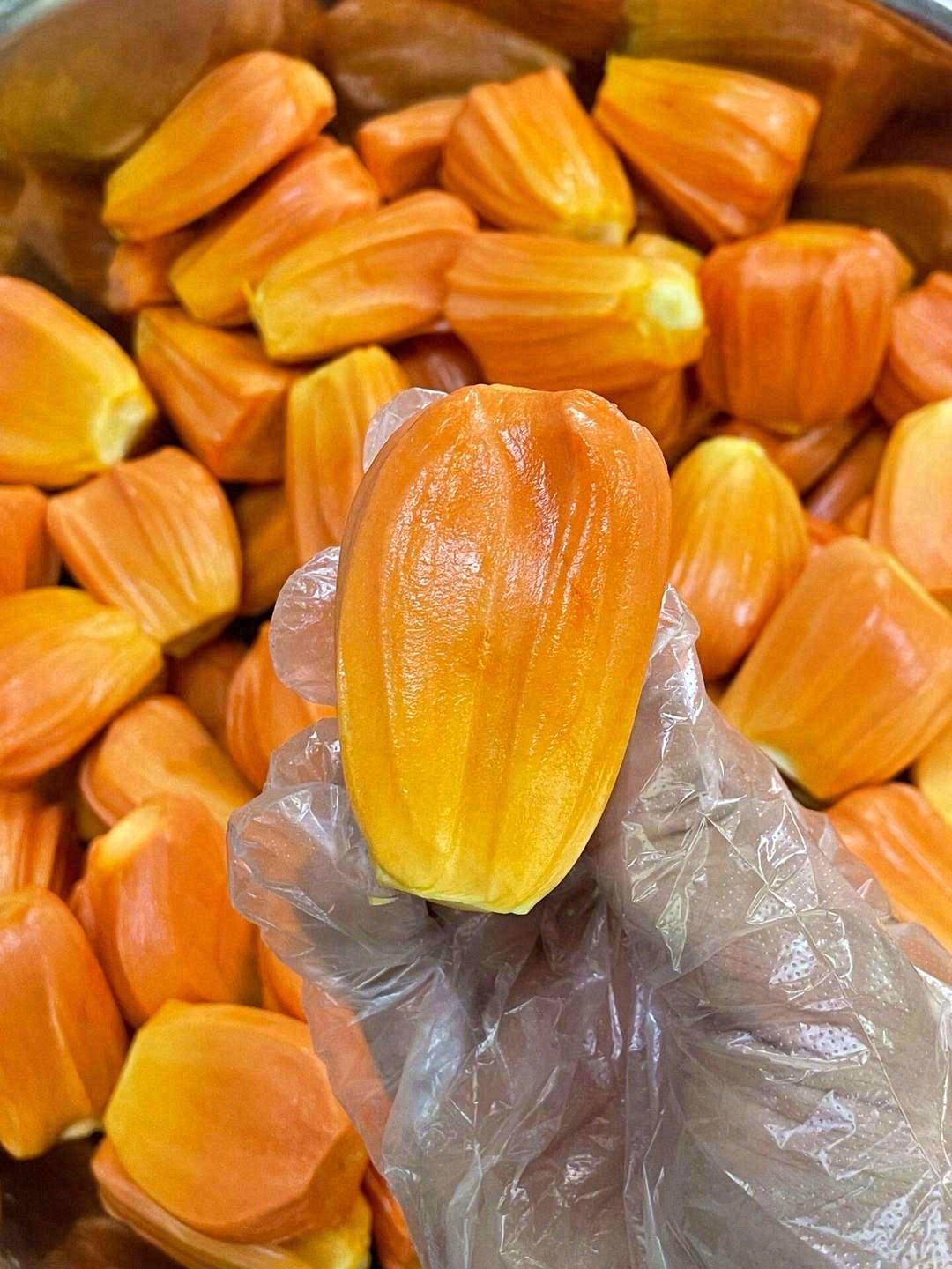 印尼红菠萝蜜果肉呈现橘红色，有浓郁的蜜香 配图1