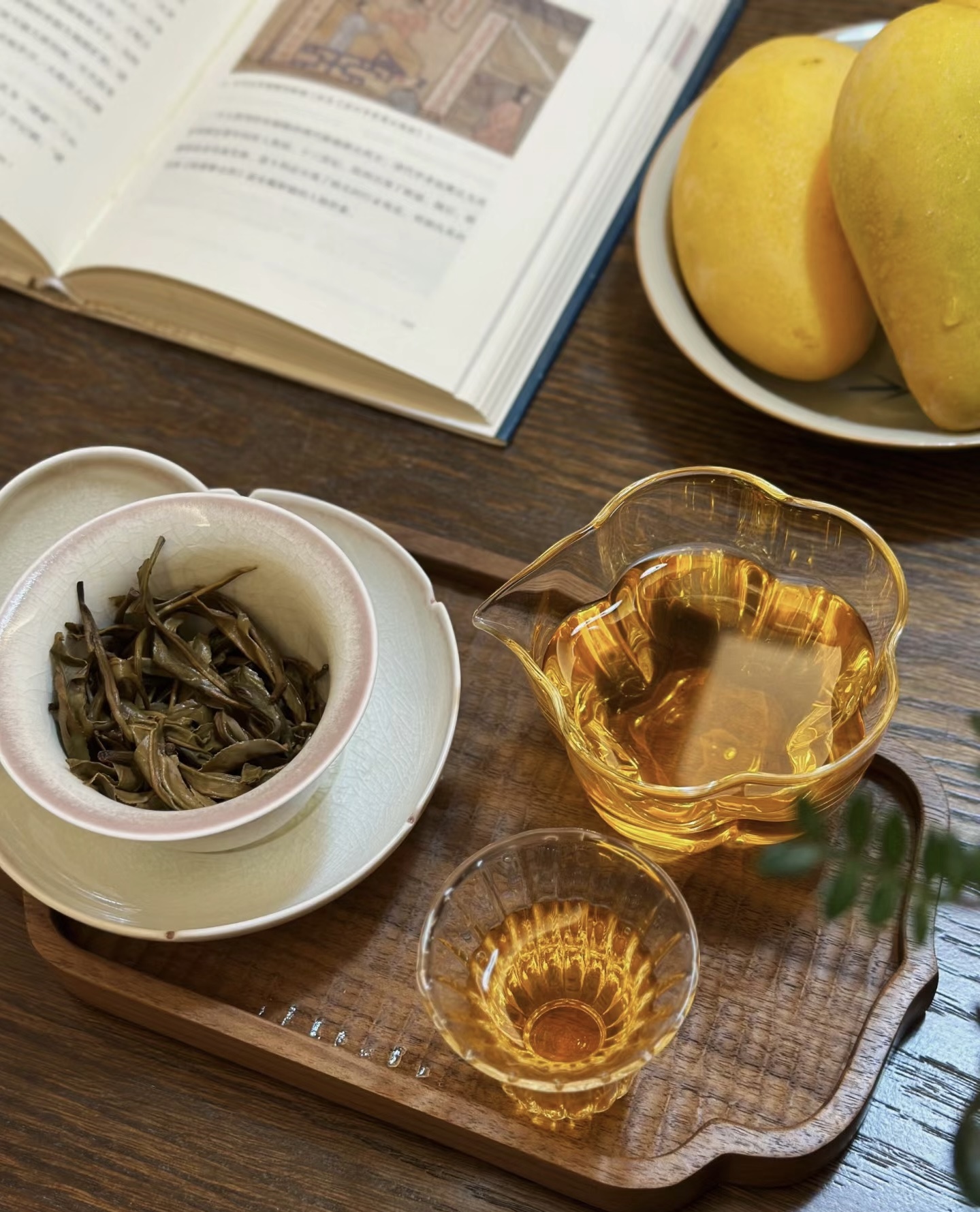 一道道沏过之后，茶叶终将沉于杯底释出清香 配图2