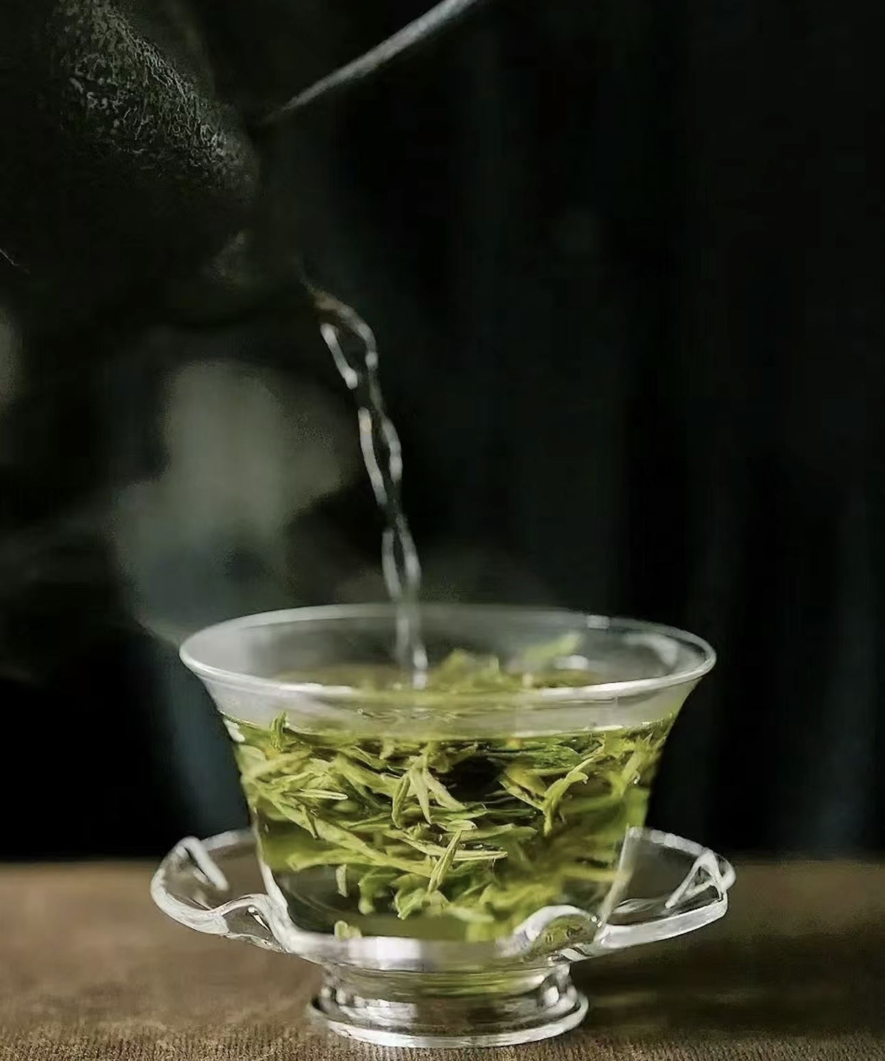 西湖龙井，茶中珍品。汲取天地精华，叶片翠 配图3