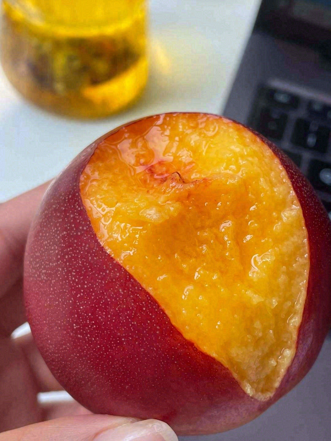 这颗桃子有多好吃😍？四句话概括 晚熟麻点 配图2