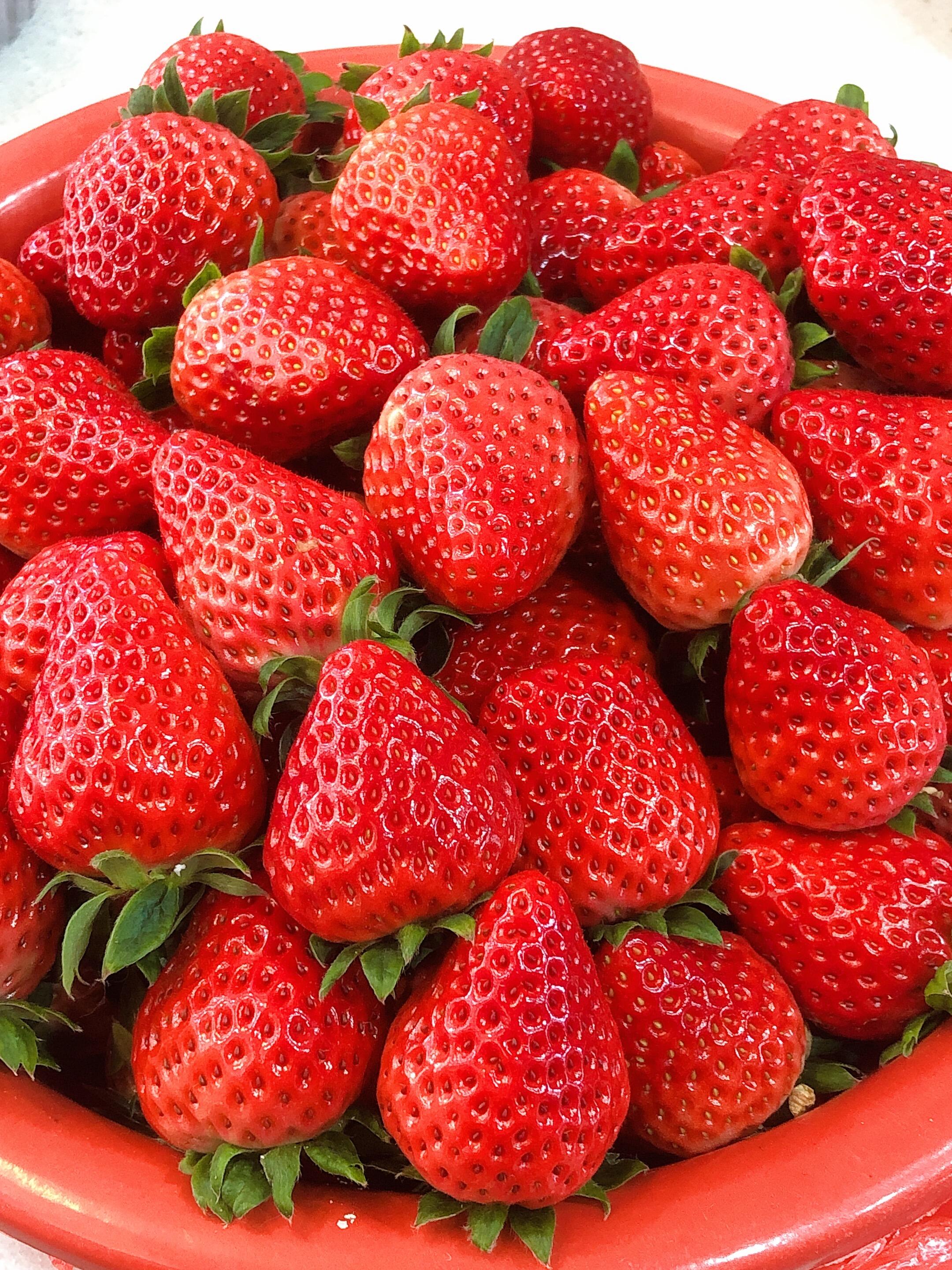 🍓红颜草莓，果肉软嫩、细腻无丝🎊。 唇齿 配图3