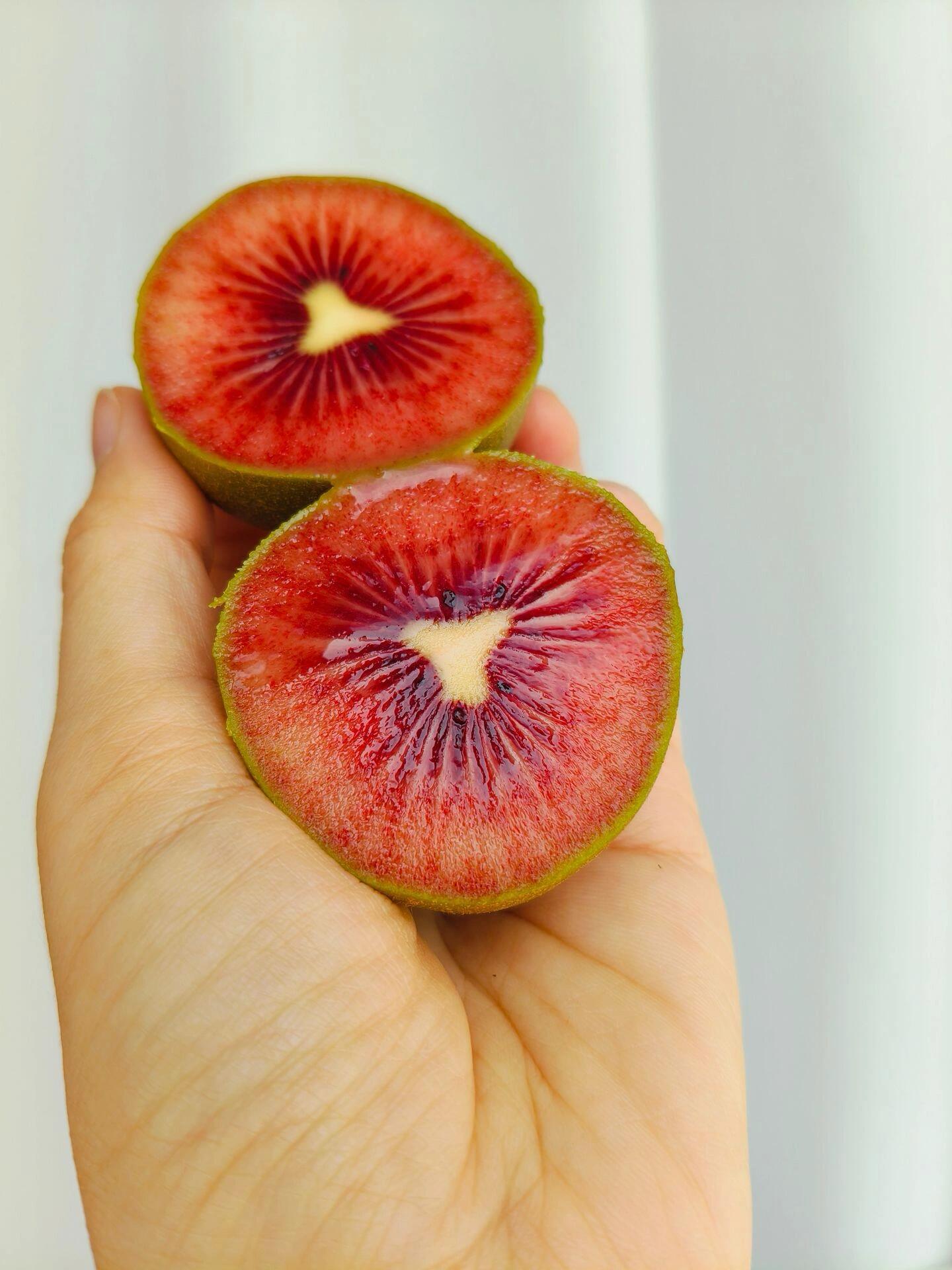 🥝红心猕猴桃酸甜上线！ 果肉细滑绵密，轻 配图2
