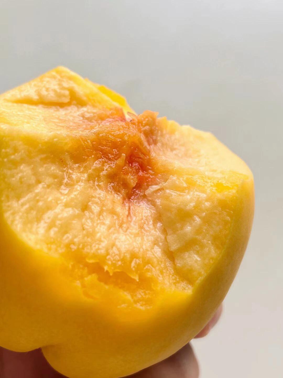 🍑🍑好桃不要错过哦😎 👉 新鲜黄桃，香甜 配图3