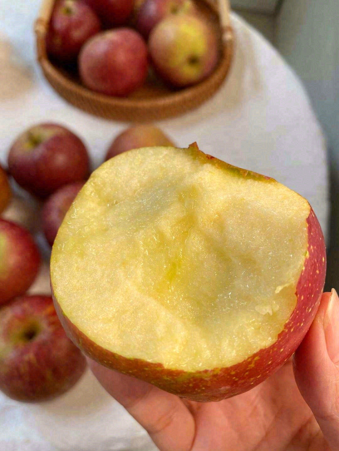 🍎苹果清香浸润整个口腔，“咔嚓咔嚓”几口 配图1