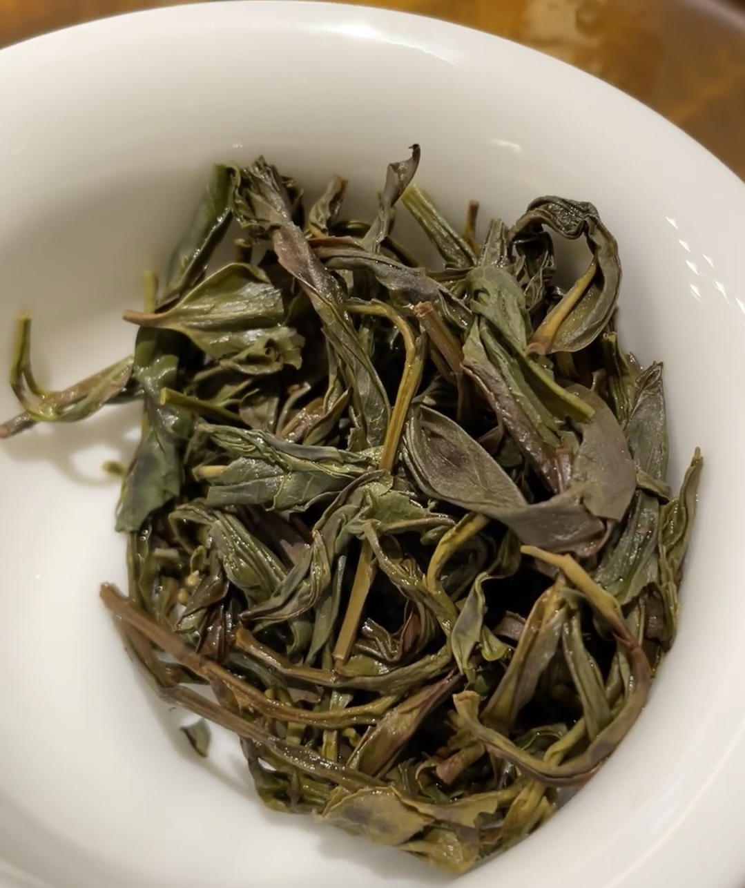 鸭屎香是高香茶，所以在冲泡时对温度的要求 配图3