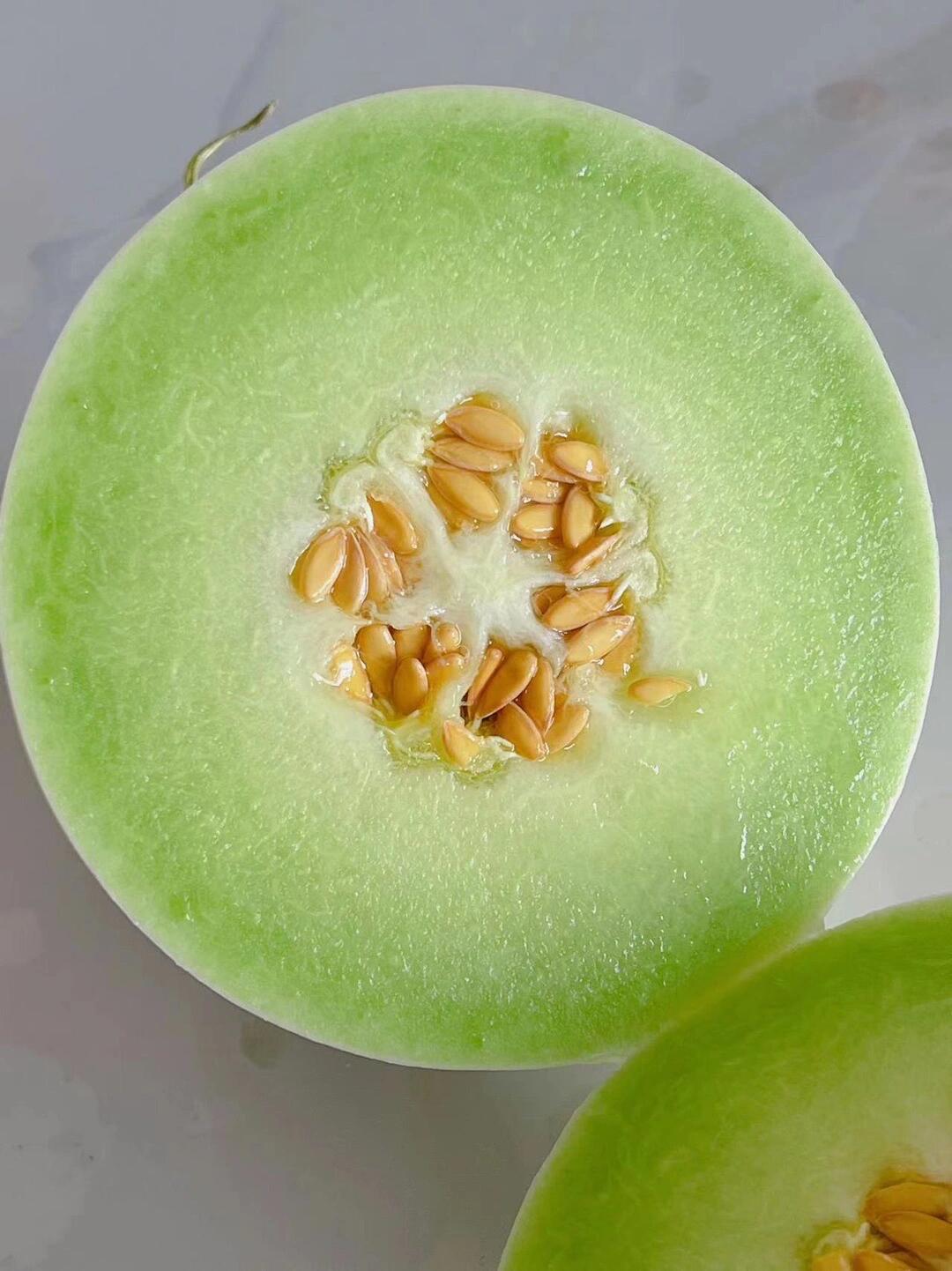 🍈 玉菇甜瓜！ 表皮有层细细绒毛，摸着舒 配图1