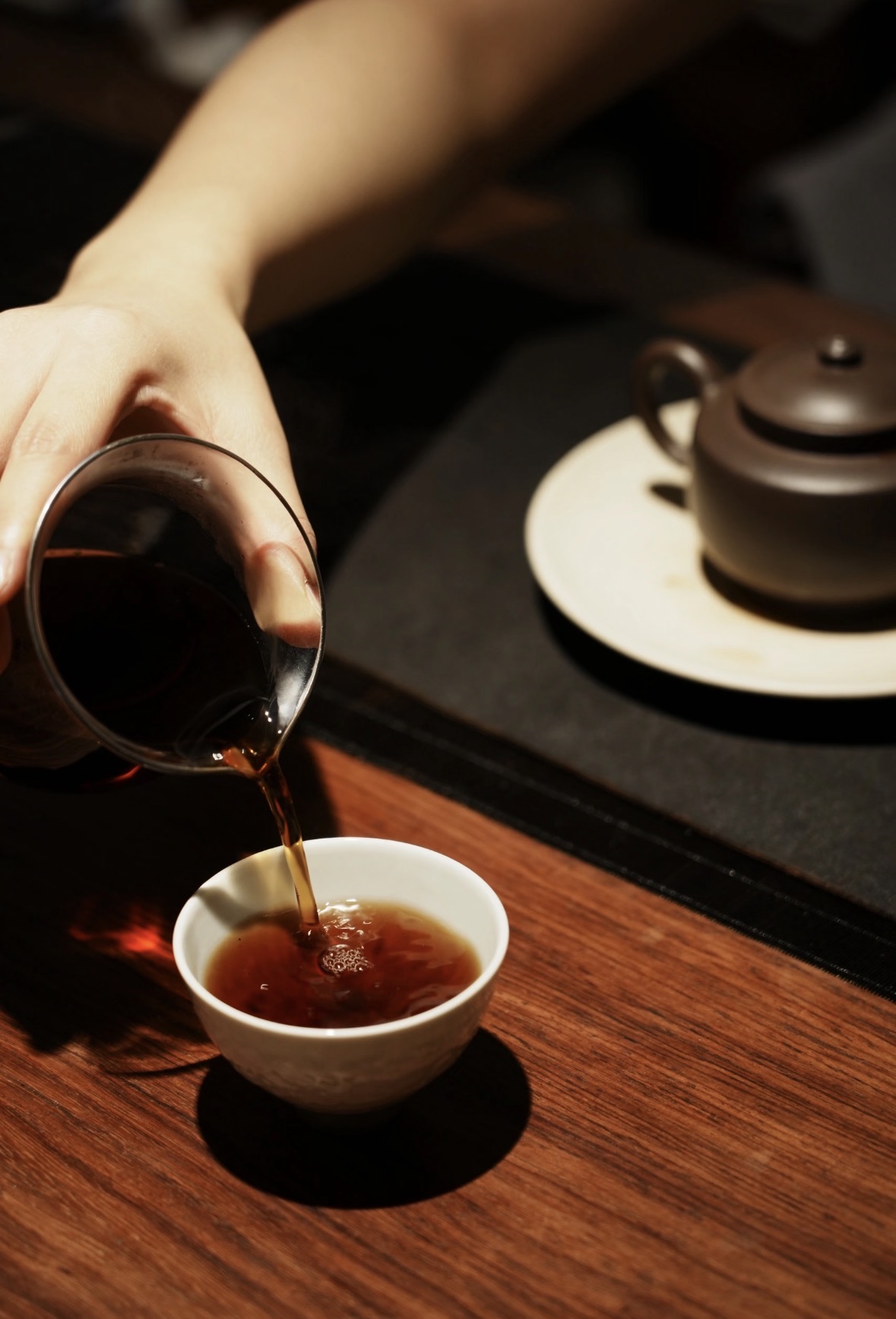 时光藏香，岁月成茶。 陈年六堡，红浓陈醇 配图2