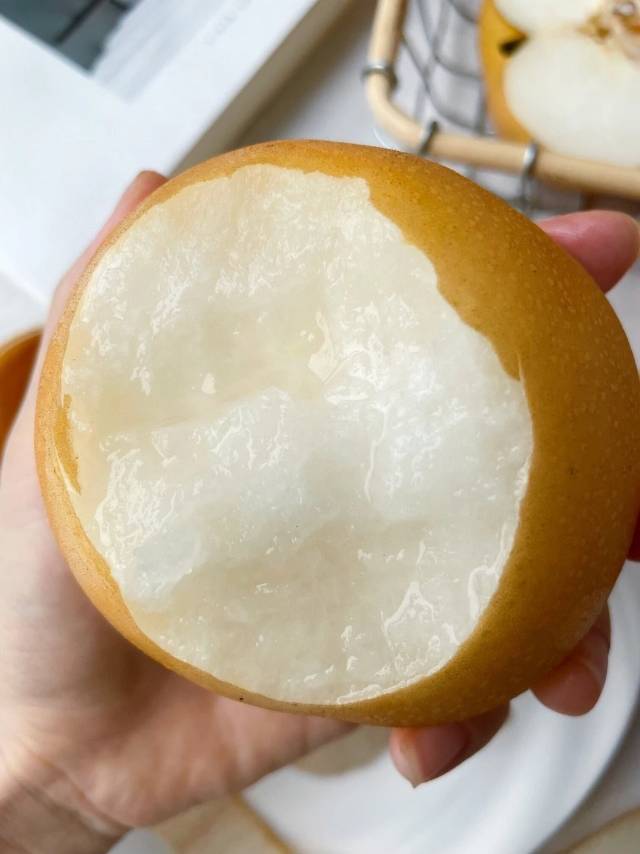 🍐最好吃的秋月梨 凑近一闻 ，一阵阵清香 配图1