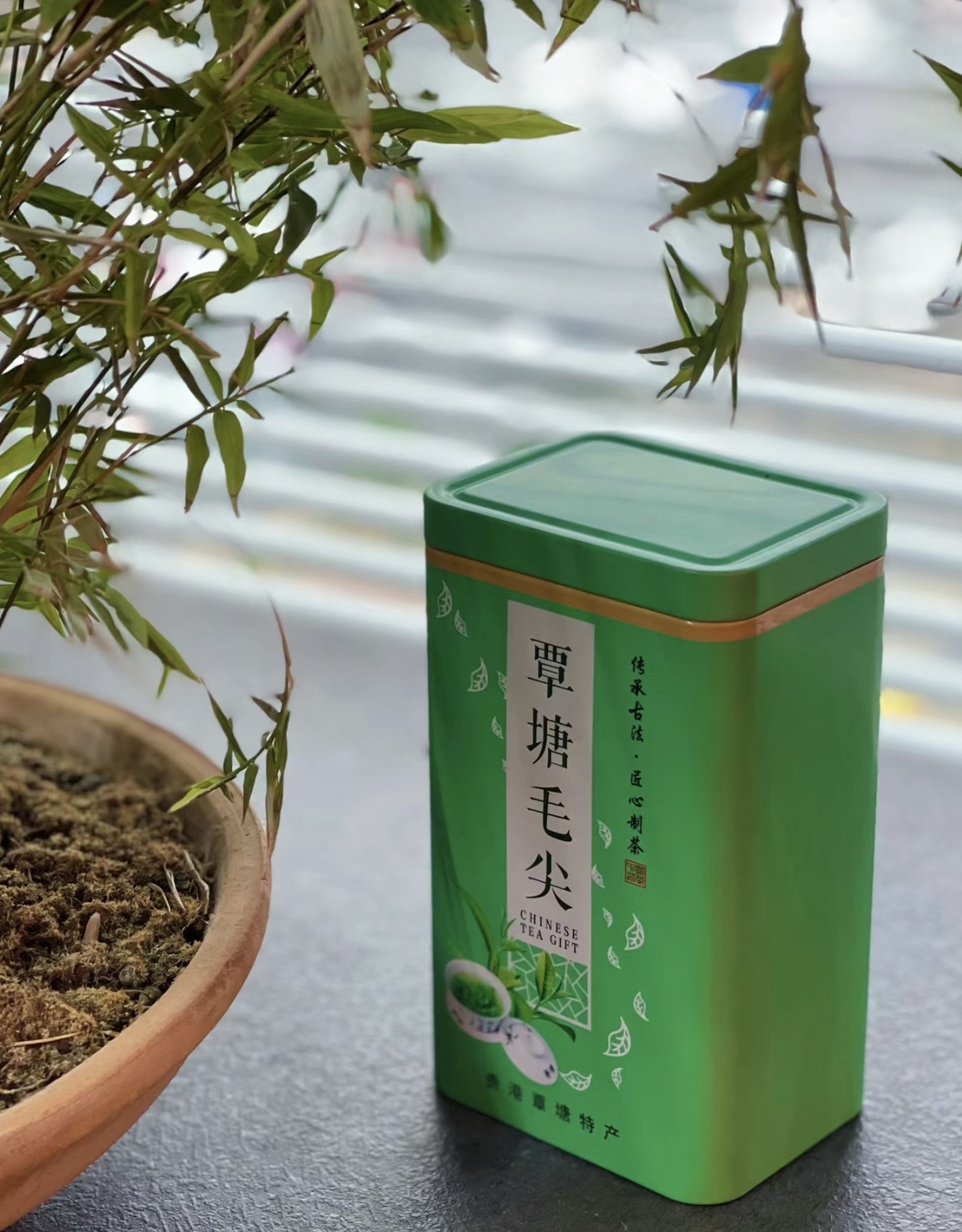 覃塘毛尖它外形条索纤细，色泽翠绿，茶香清 配图3