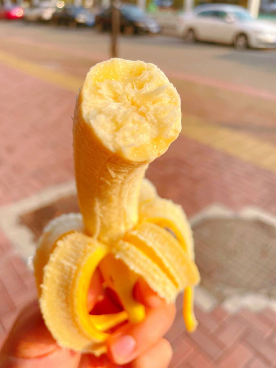 扒去外衣，毫无瑕疵的果肉呈现在眼前💋 咬 配图2