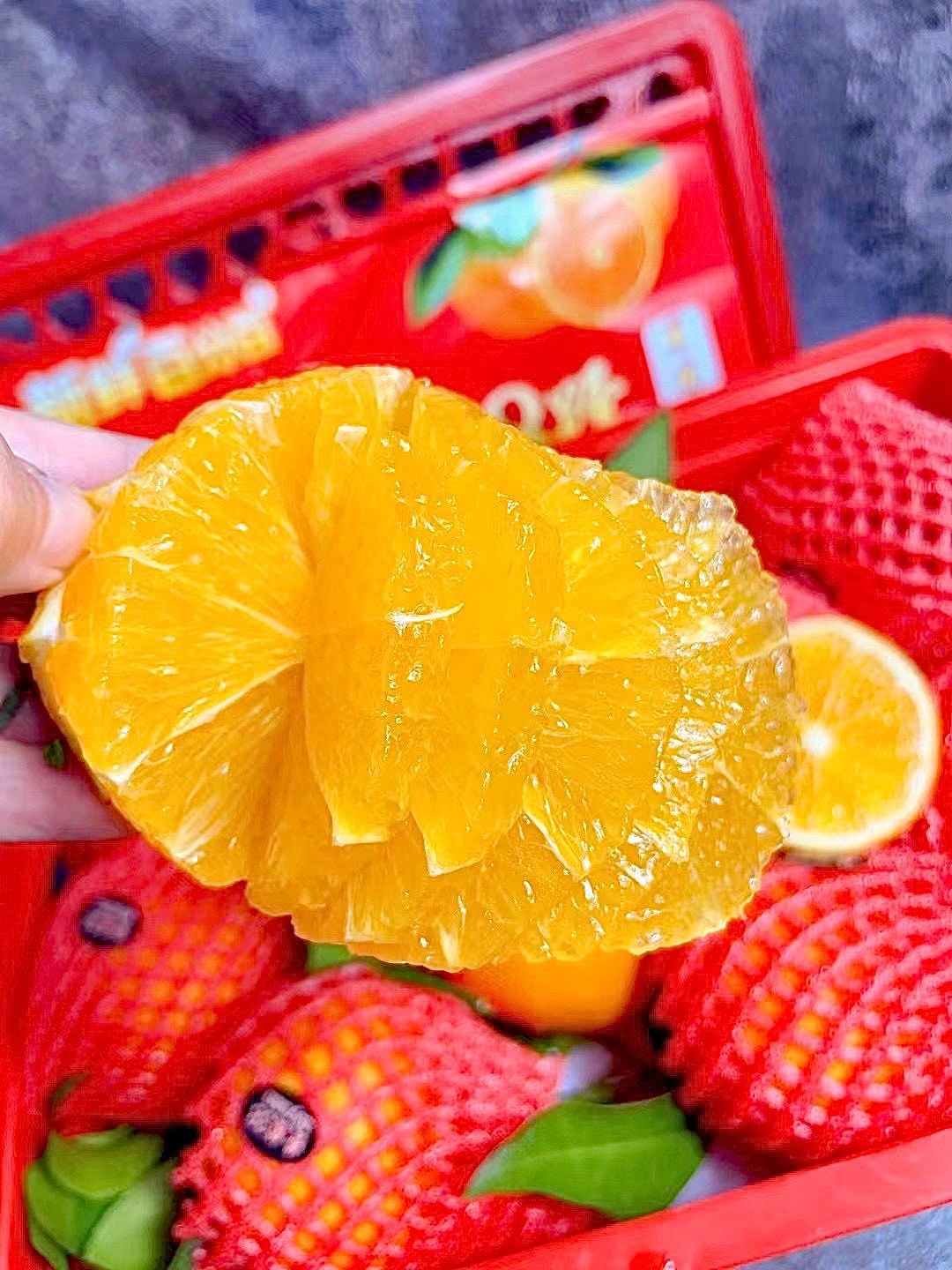 🍊爱媛果冻橙 圆润饱满，一吸爆汁超过瘾😋 配图1