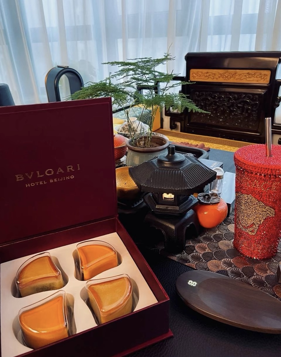 肉桂茶的叶片大而厚，叶面呈深绿色，叶背泛 配图3
