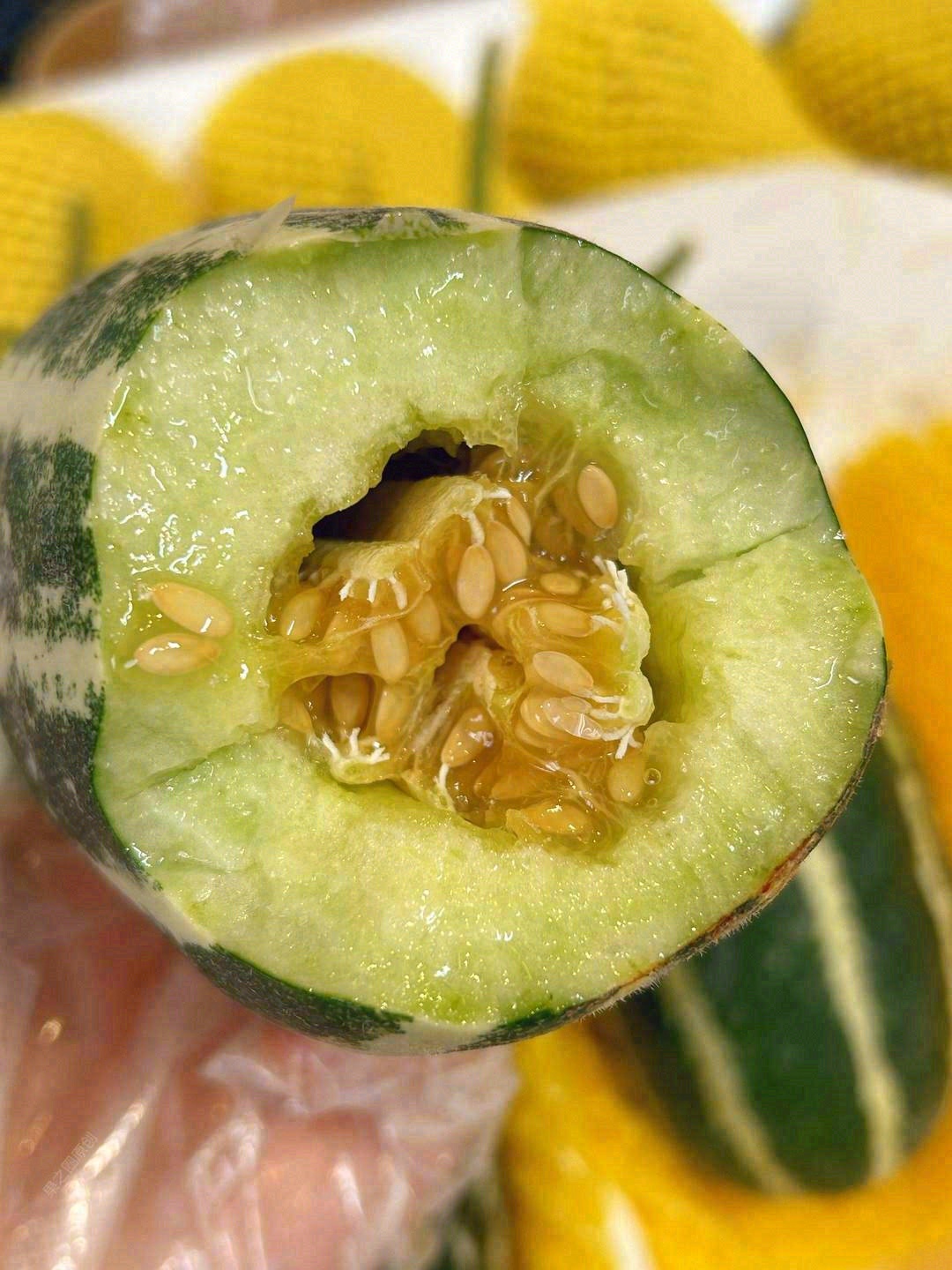 🌟连皮带肉直接啃，才是吃甜瓜的正确打开方 配图3