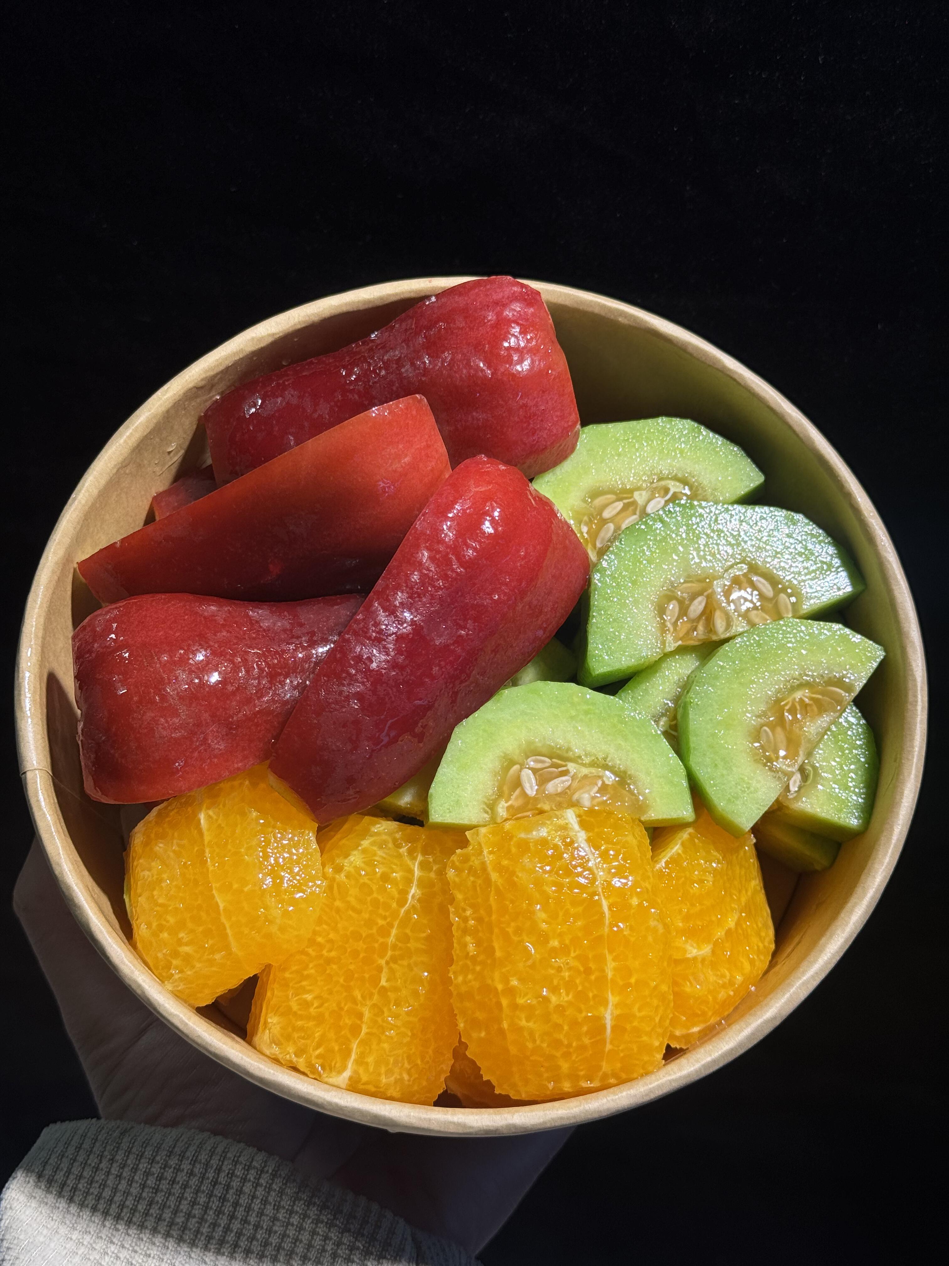 🍉 果切拼盘必尝！👅 新鲜水果当天切～  配图1