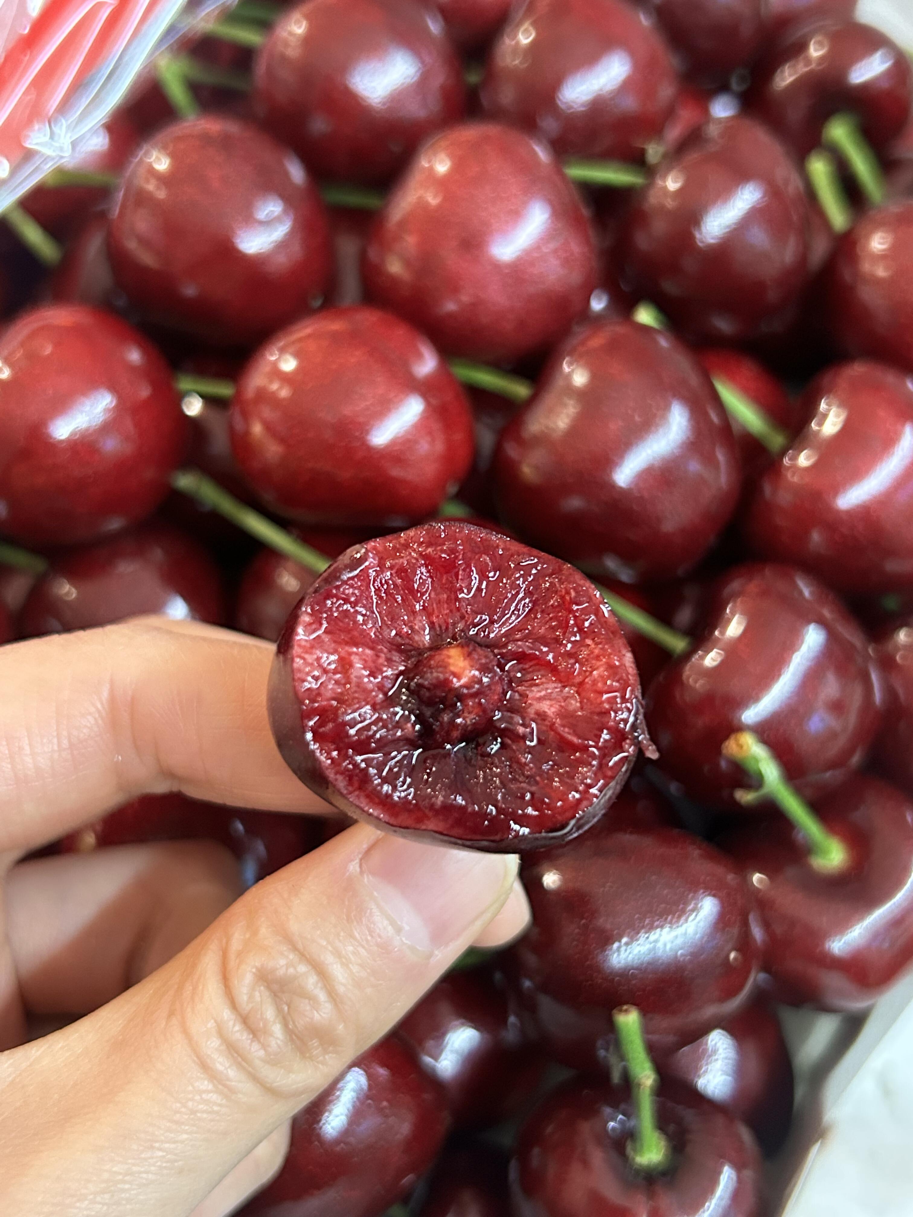 一口一个大樱桃🍒 因为这颗樱桃大到，一口 配图1