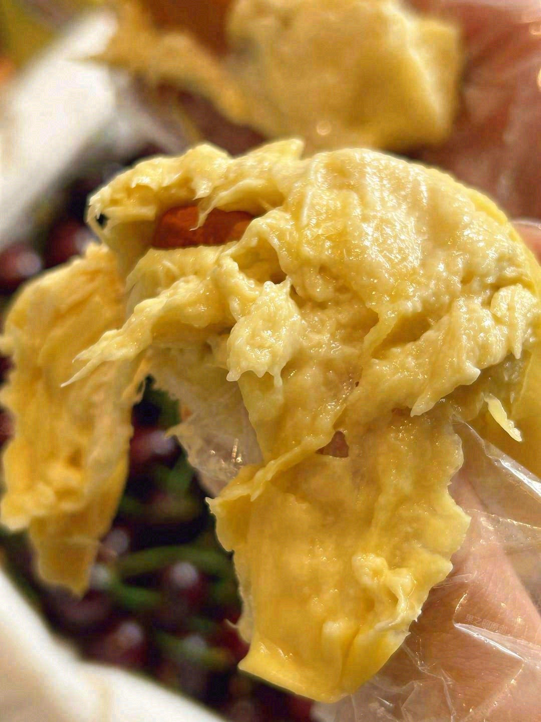 👉随便剥开一块，致密紧实的果肉展露眼前😋 配图1