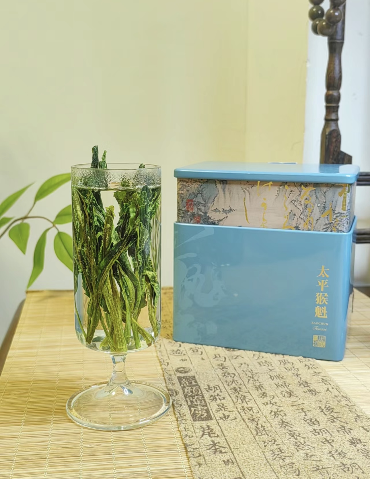 太平猴魁，茶中奇珍，叶片修长，色泽苍绿。 配图3