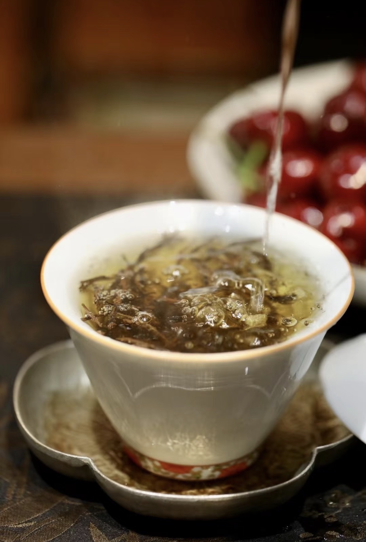 春茶头采，红韵天成。中国红，以茶传情，敬 配图2