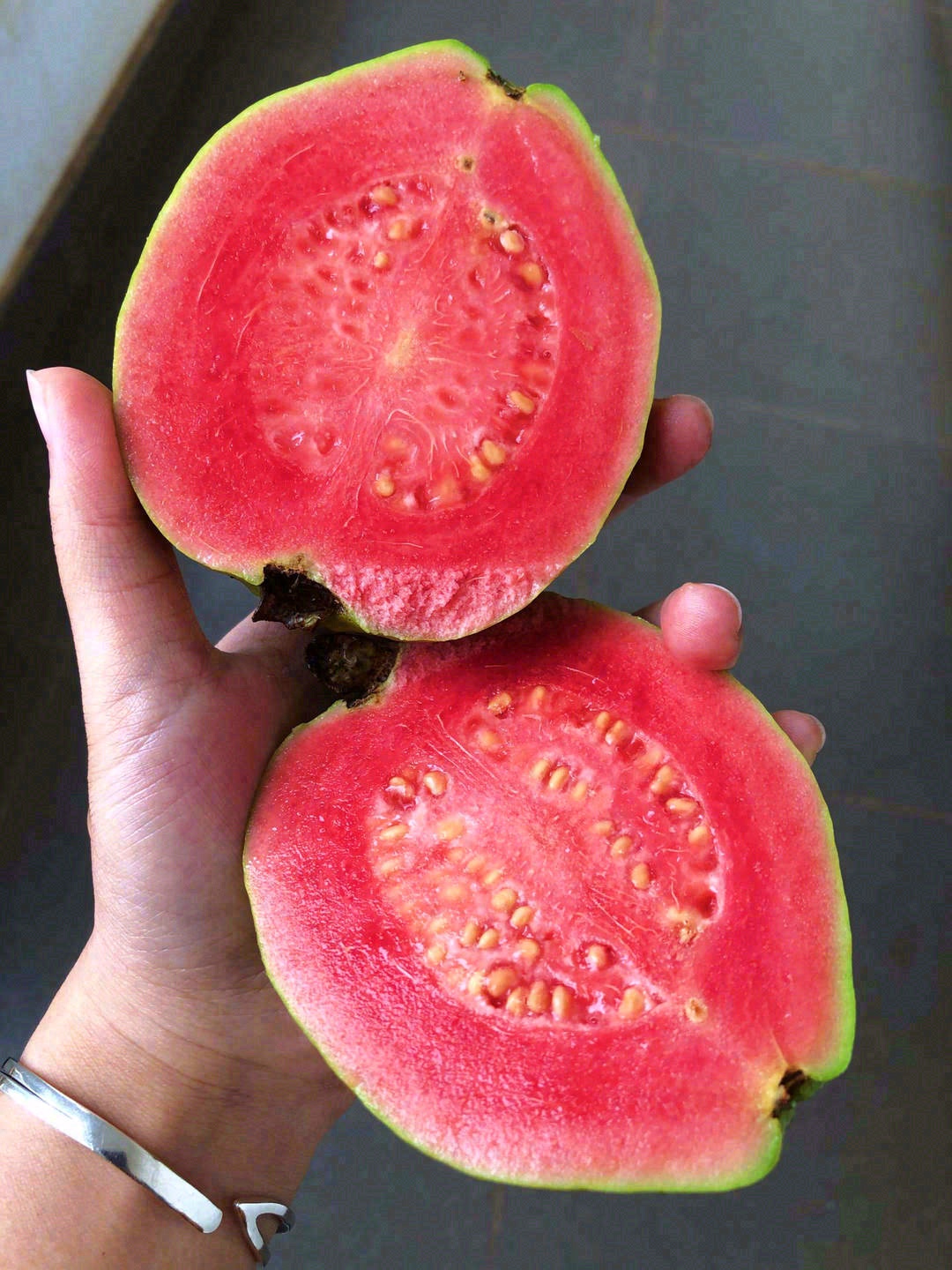 胭脂红心芭乐🌈🌈，让你闻见初恋的味道🌹！ 配图1