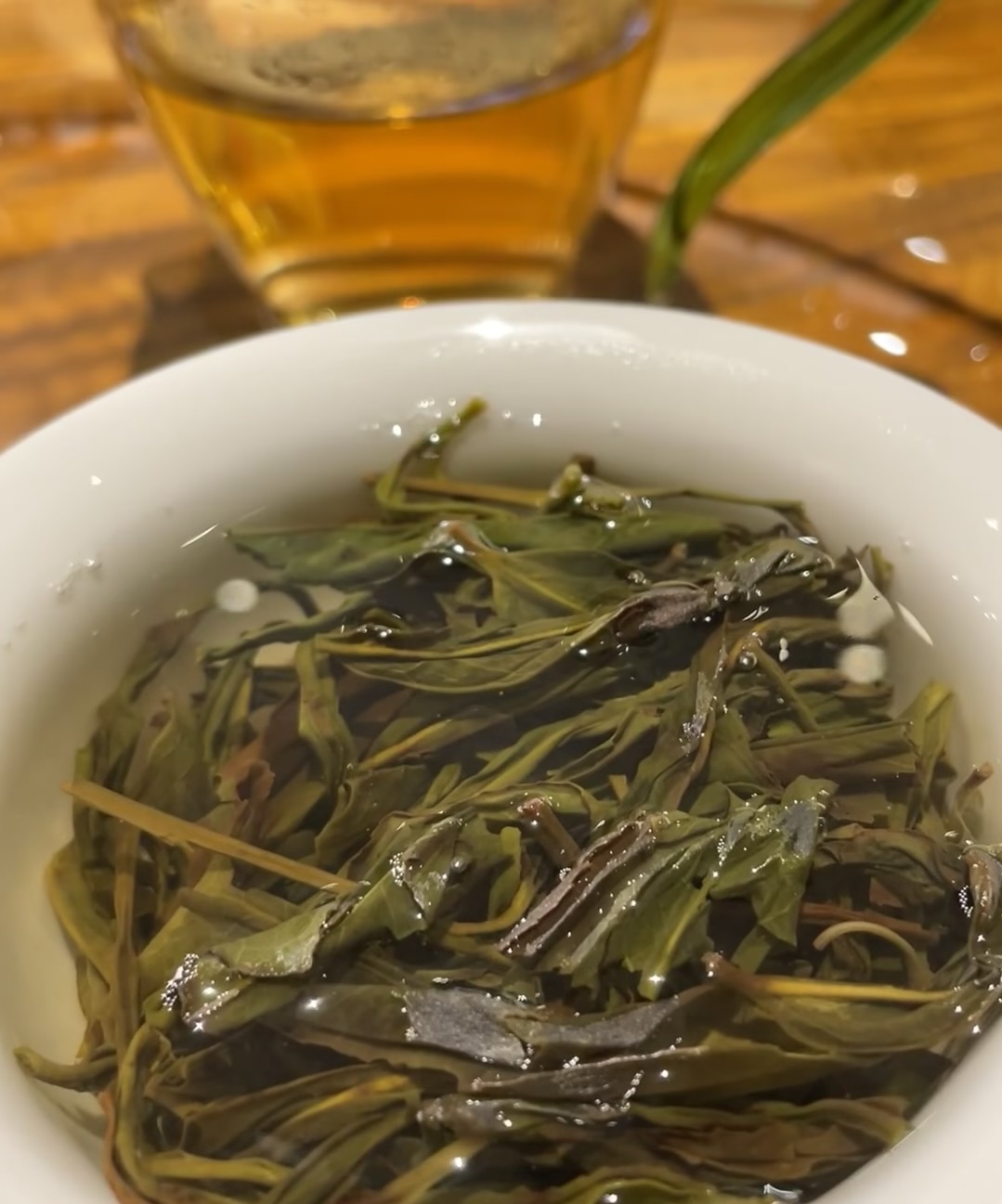 鸭屎香是高香茶，所以在冲泡时对温度的要求 配图2