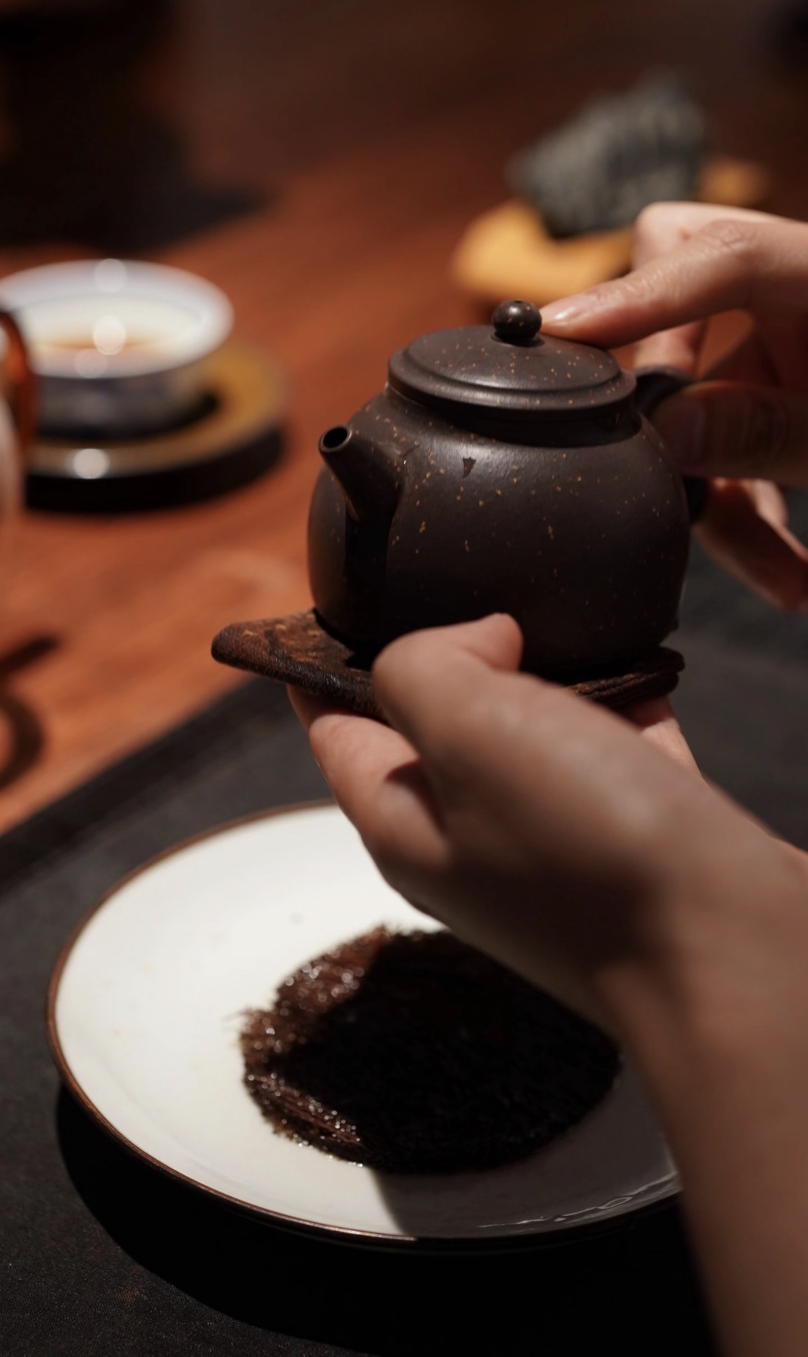 时光藏香，岁月成茶。 陈年六堡，红浓陈醇 配图1