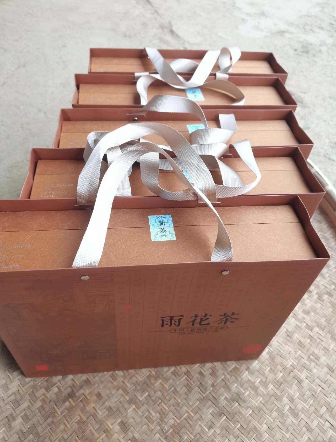 上善若水润万物，厚德载物纳百川。清心看世 配图3