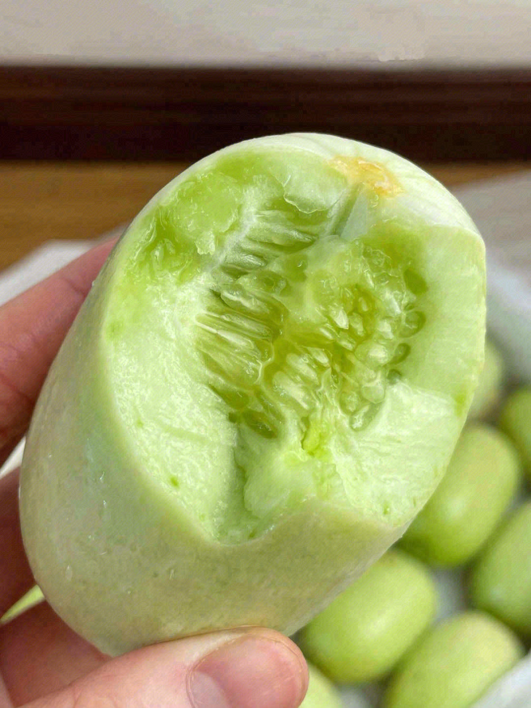 🌿玉女黄瓜外形小巧新颖奇特，它光滑无刺有 配图1