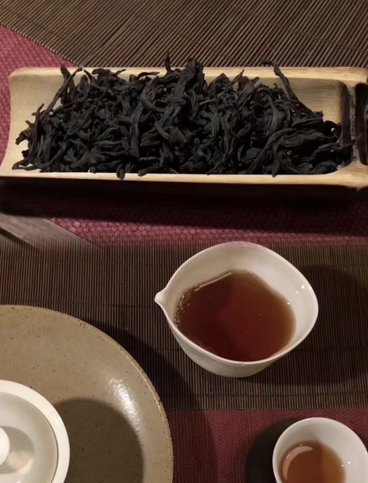 春日饮茶，首选岩韵。 大红袍的沉稳醇厚， 配图1