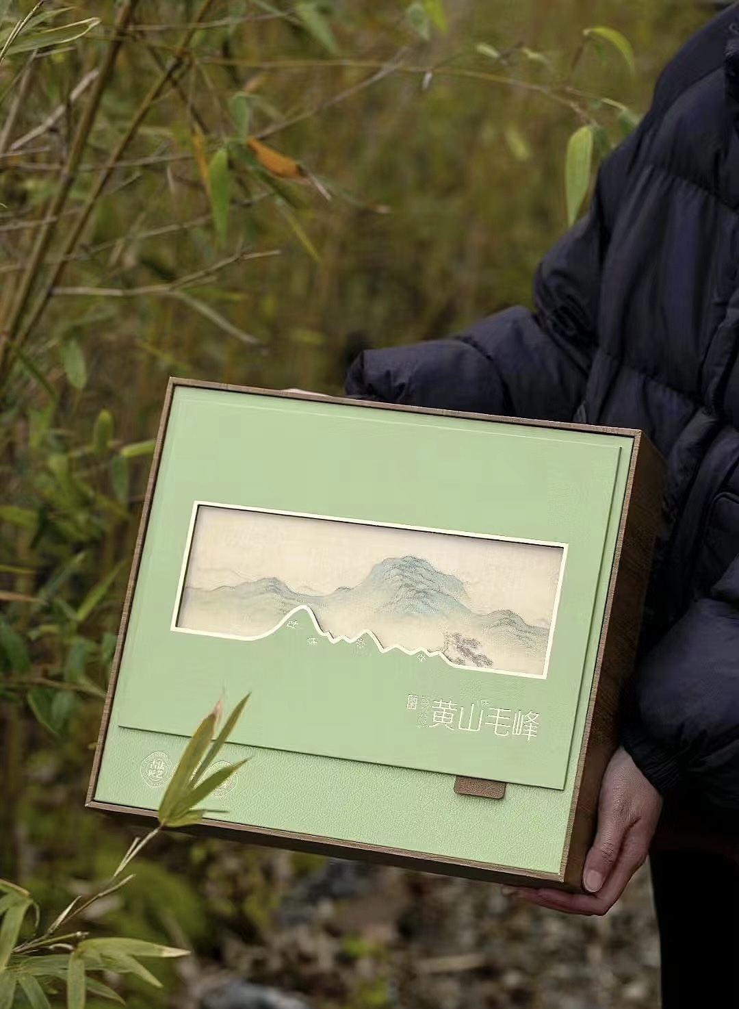 黄山毛峰，茶中珍品。外形微卷，状似雀舌， 配图1
