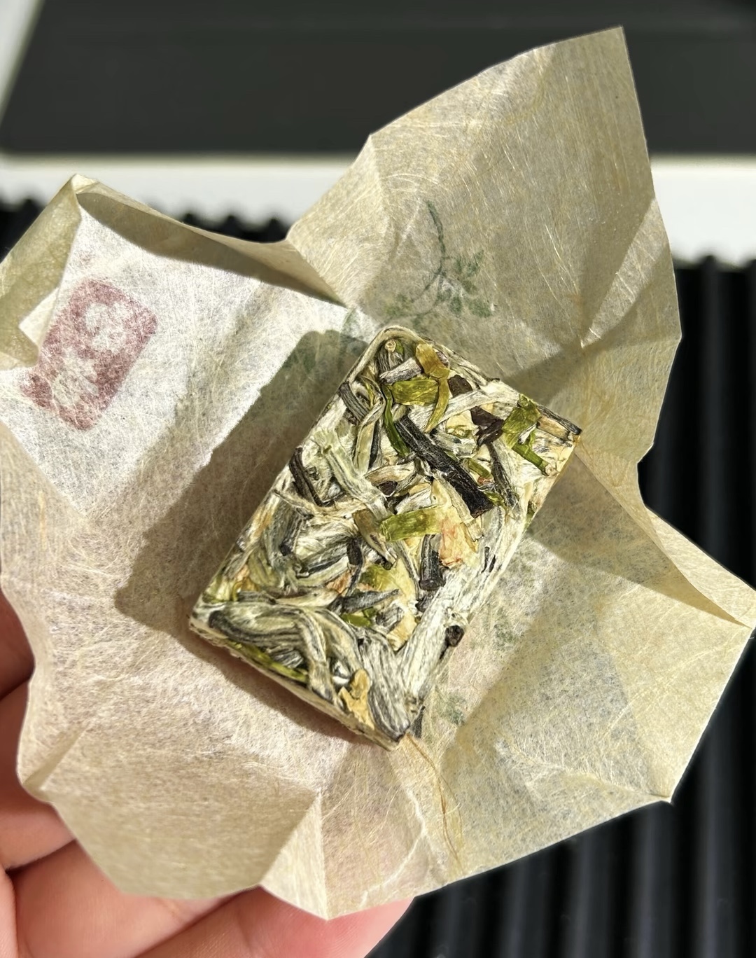 一杯茉莉花茶，吹开茶叶，细细品味，一股淡 配图2