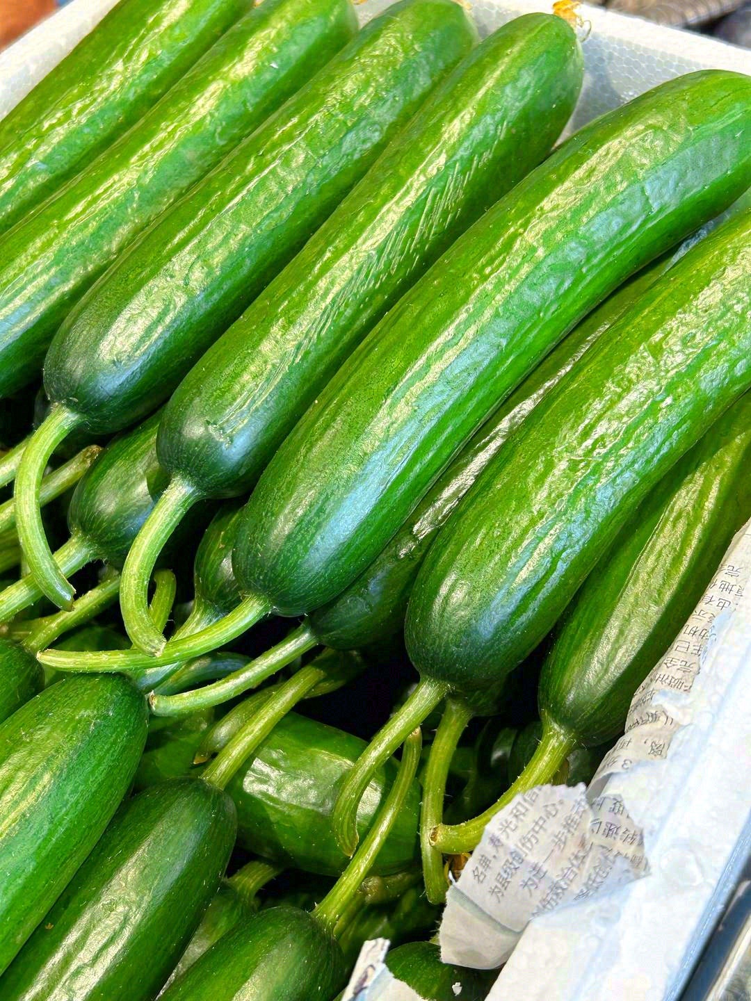 🥒表皮光滑小刺少，体型饱满肉更多， 从中 配图1