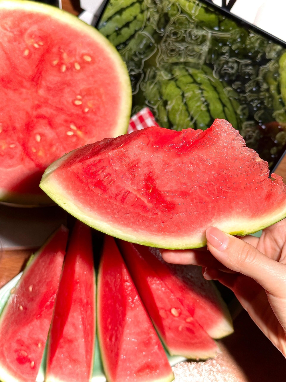 😊送来嘎嘎新鲜！ 冰爽又解暑😍！ 西瓜🍉 配图2