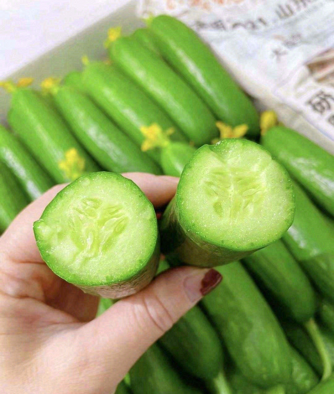 🥒水果黄瓜个头比较Q萌小巧，通身可以吃， 配图1