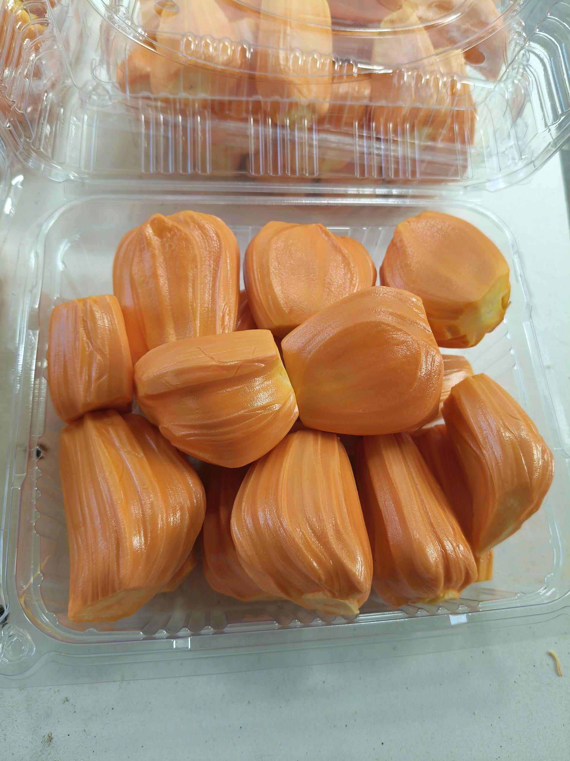 印尼红菠萝蜜果肉呈现橘红色，有浓郁的蜜香 配图1