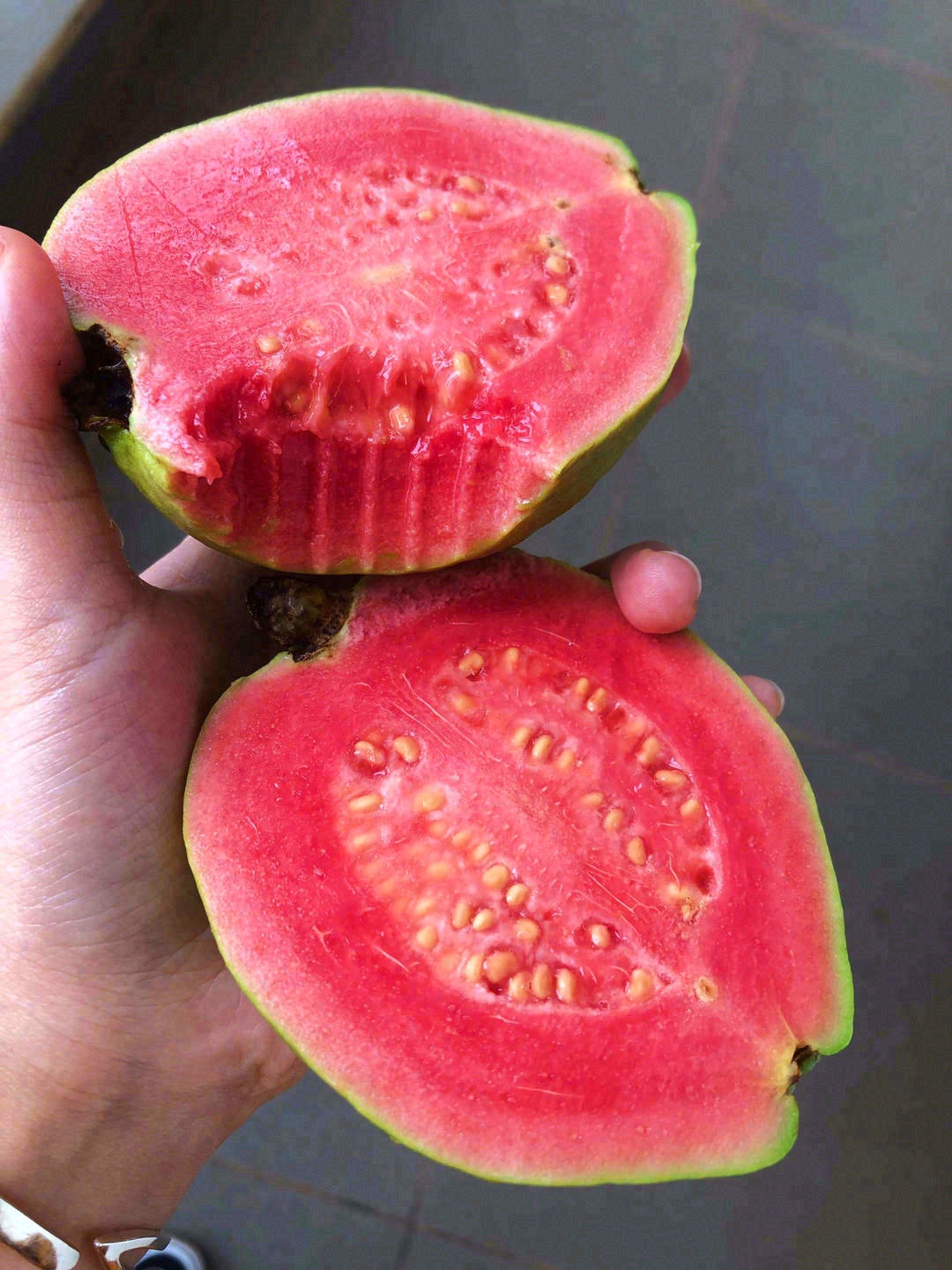 胭脂红心芭乐🌈🌈，让你闻见初恋的味道🌹！ 配图2