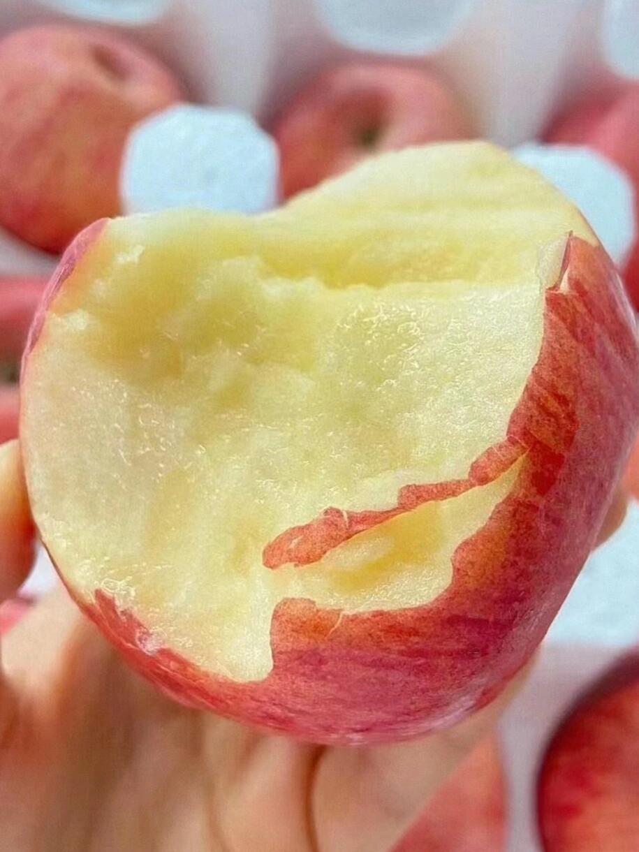 惊艳吃货😍，甜透心窝的红富士苹果🍎 清甜 配图2
