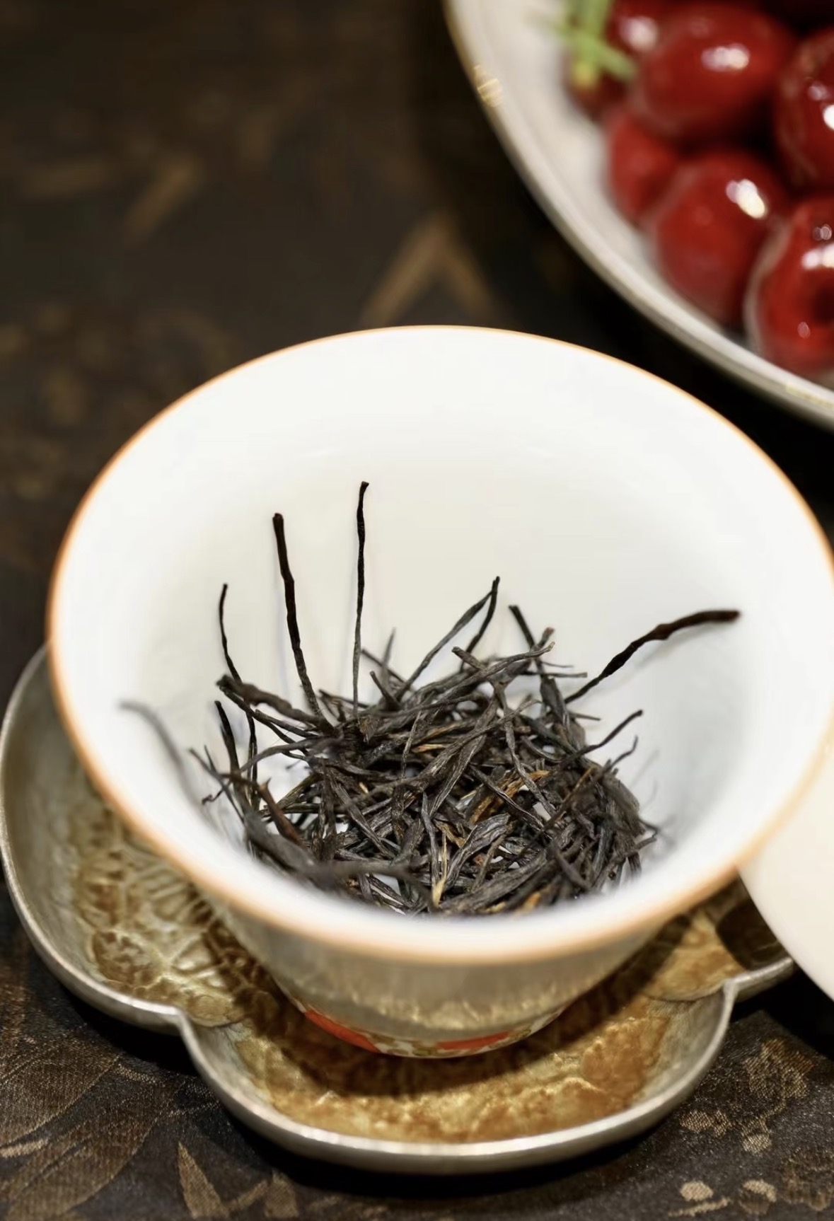 春茶头采，红韵天成。中国红，以茶传情，敬 配图1
