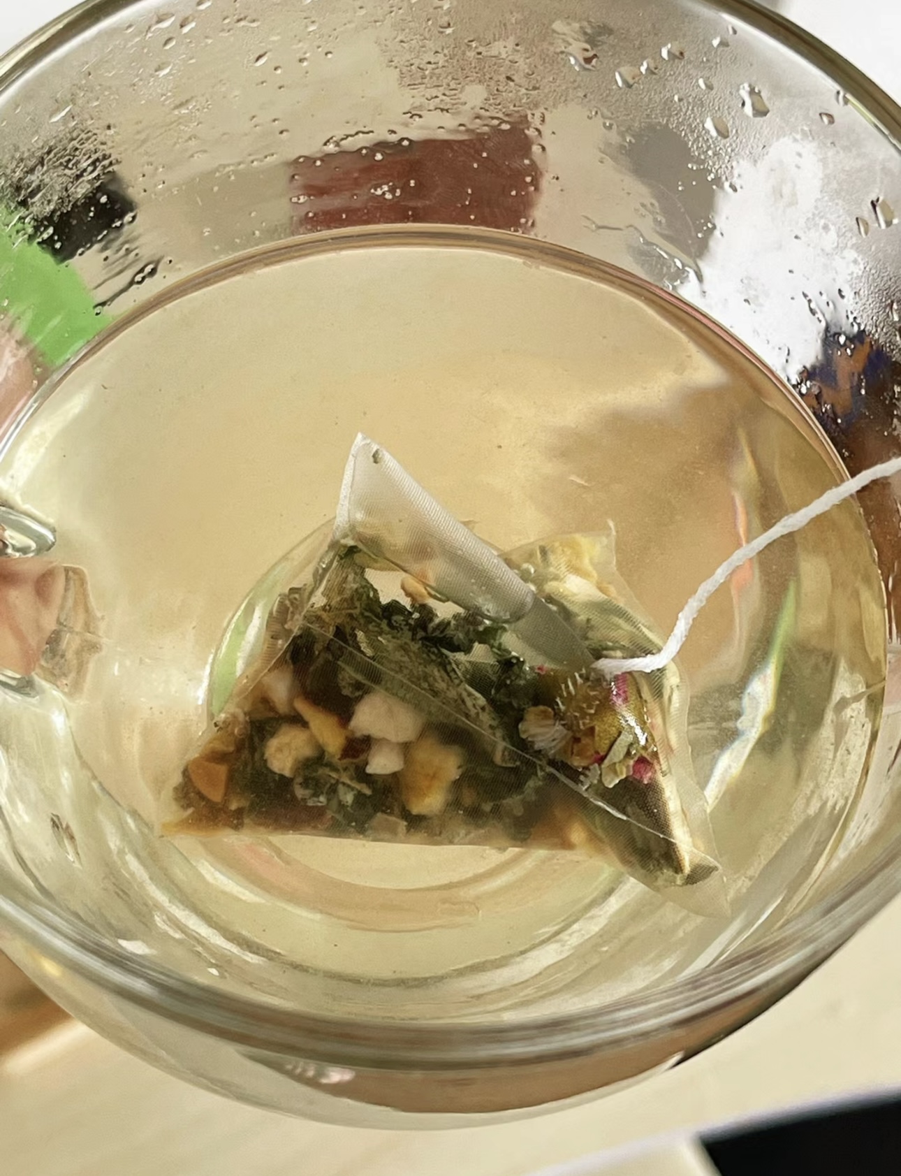 微风轻拂荷叶，清香满溢。一杯荷叶茶，给你 配图3