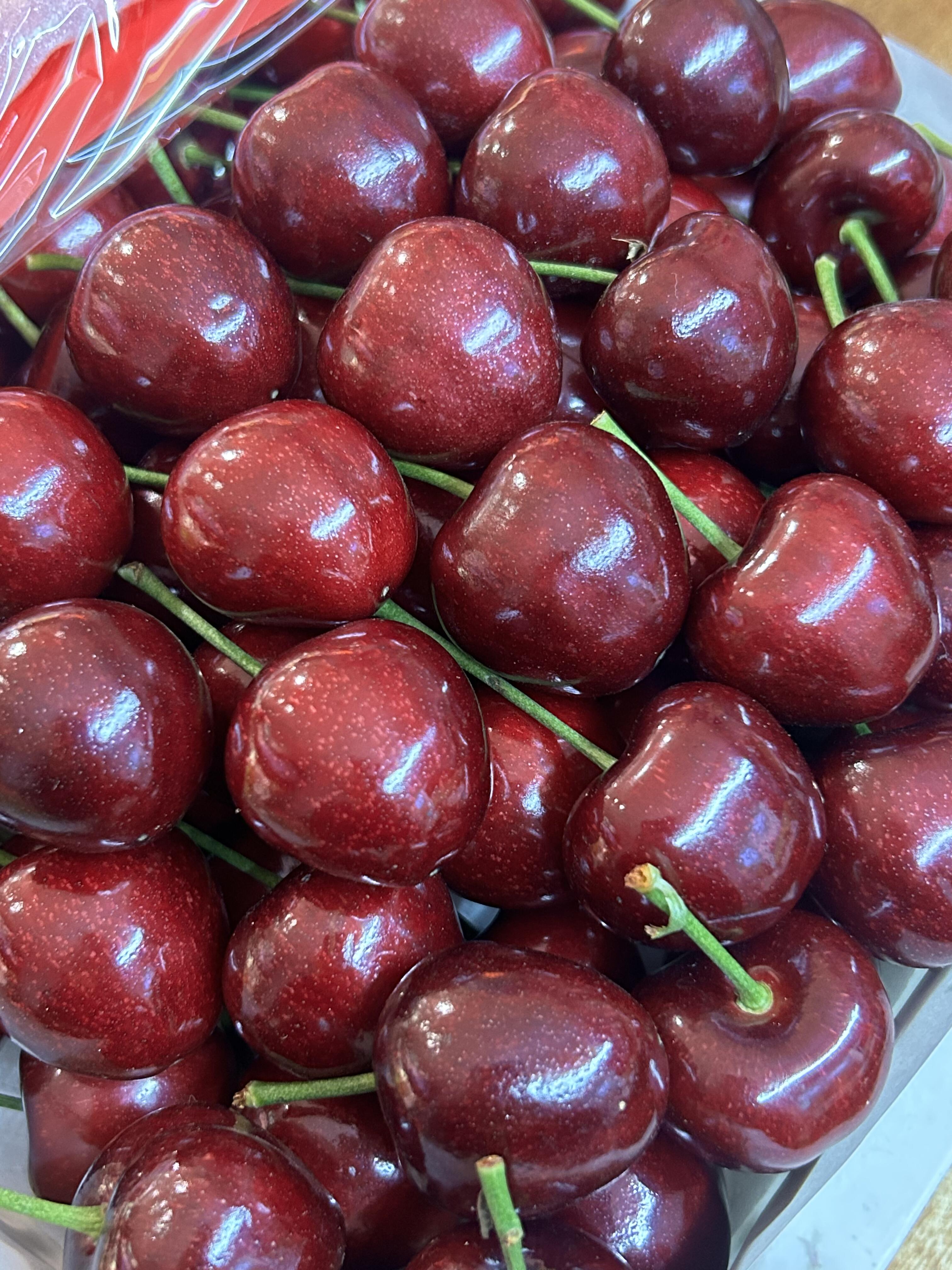 一口一个大樱桃🍒 因为这颗樱桃大到，一口 配图2