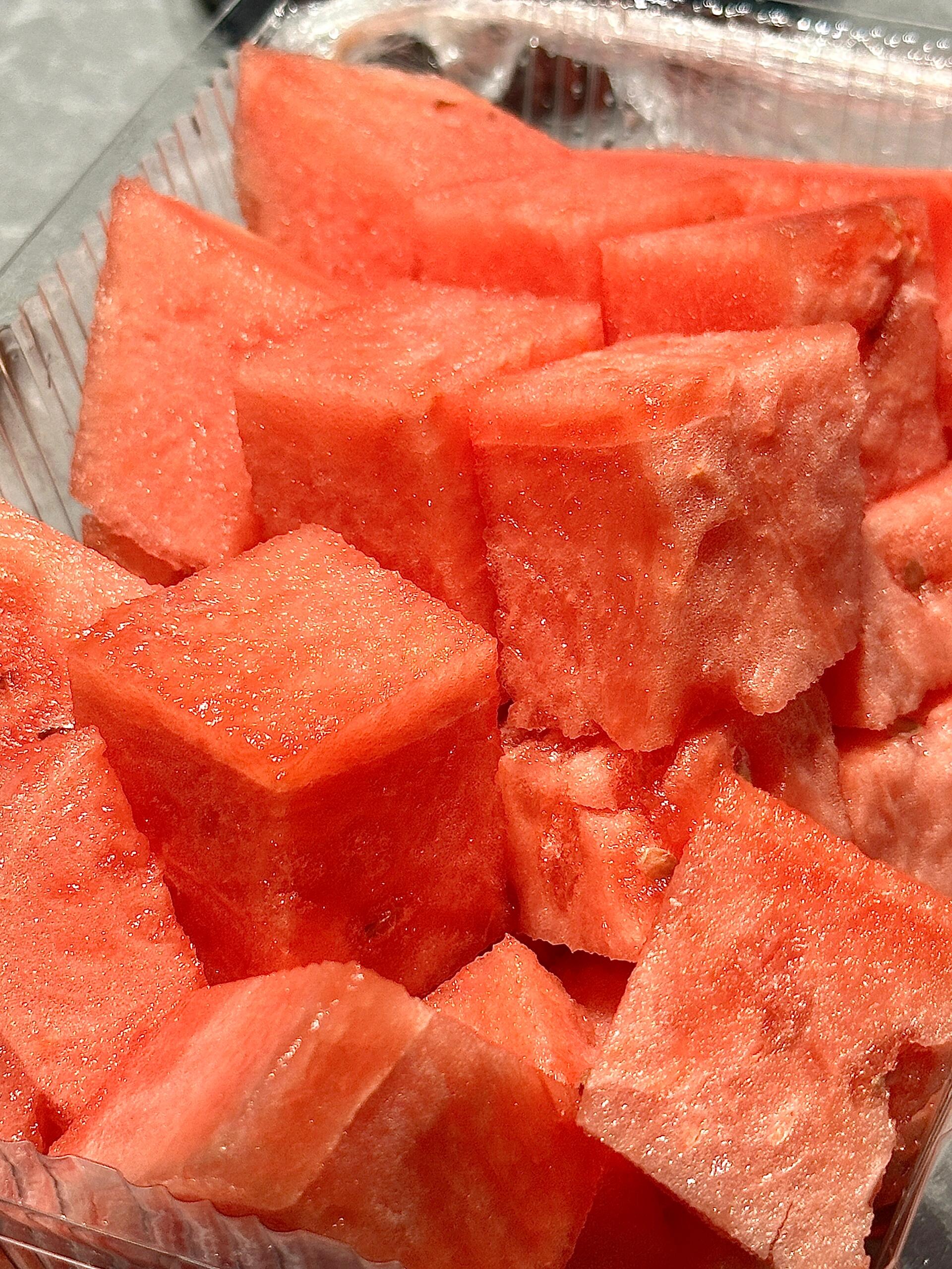 🍉西瓜季节来啦！ 果肉水润甘甜，一口下去 配图1