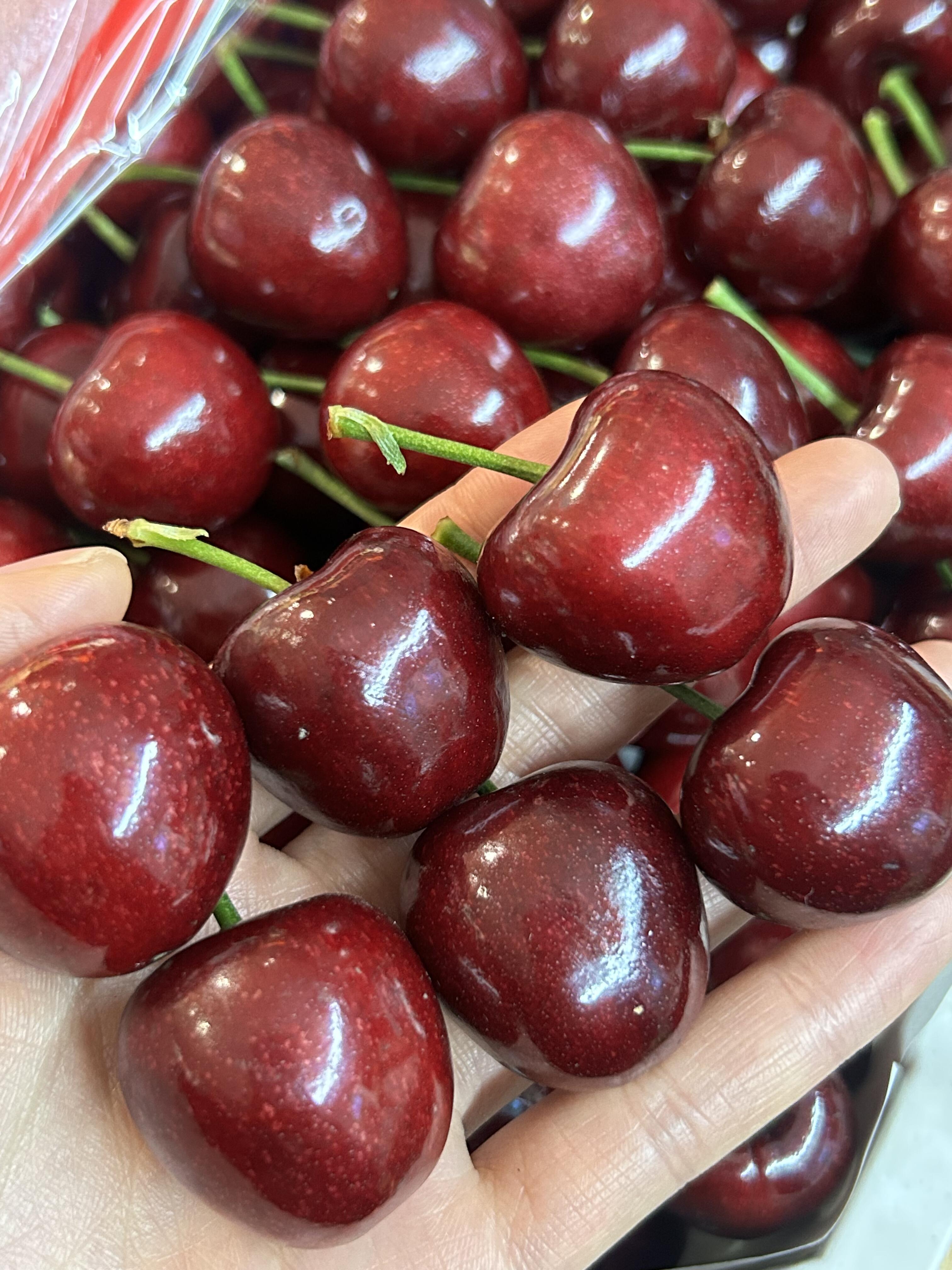 一口一个大樱桃🍒 因为这颗樱桃大到，一口 配图3